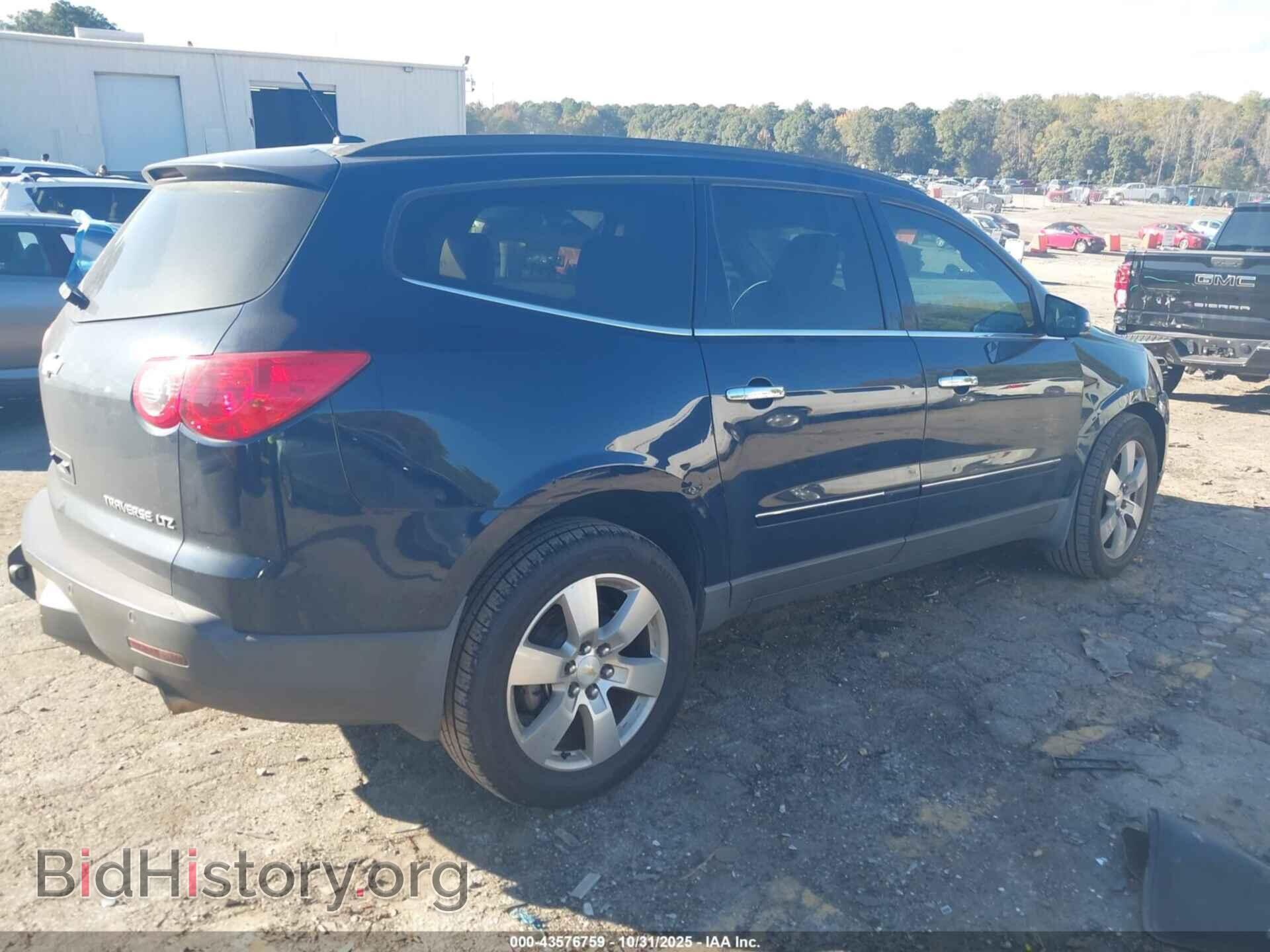 2011 CHEVROLET TRAVERSE - VIN: 1GNKRLED7BJ359281 - Фото 4
