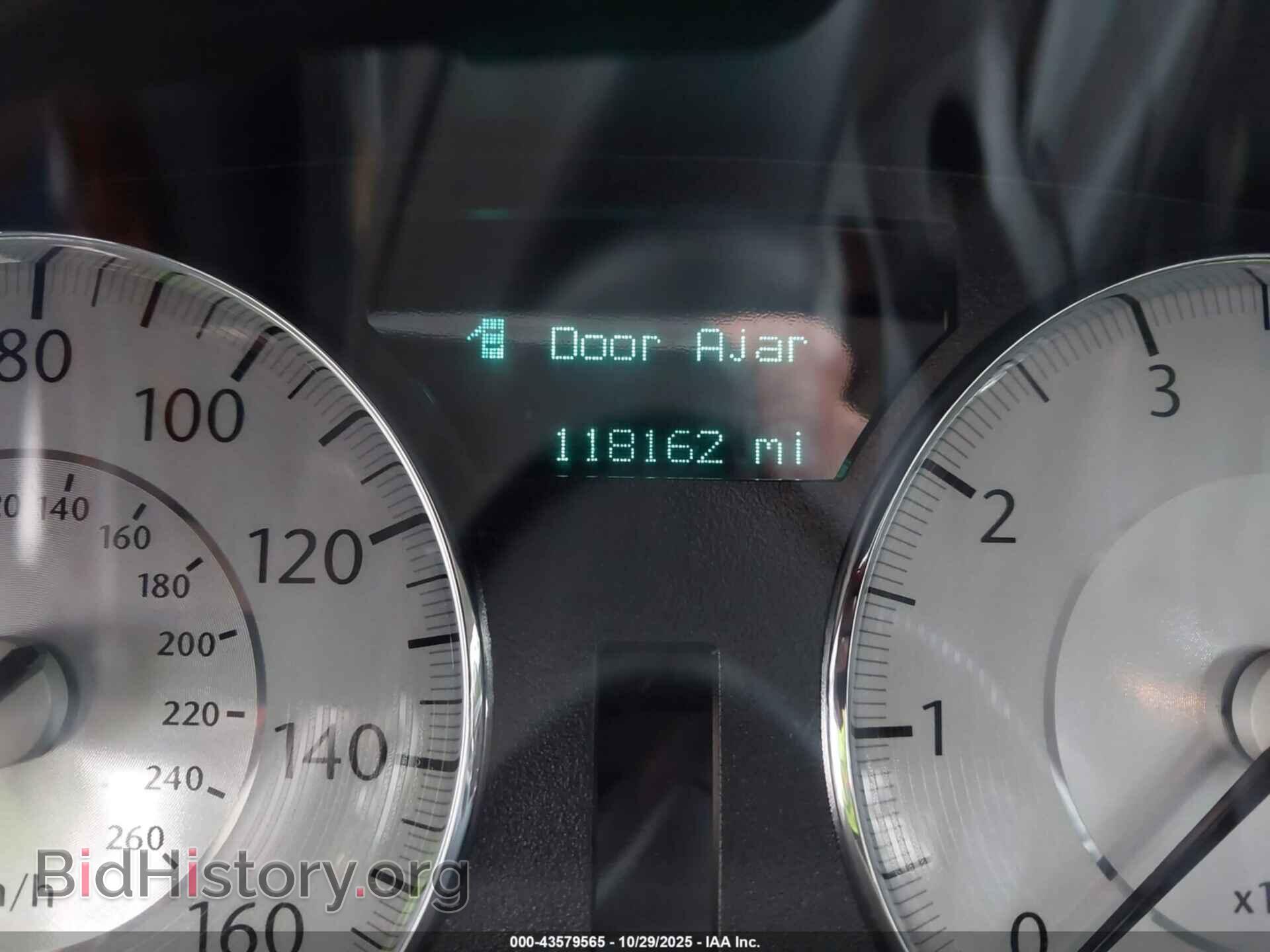 2010 CHRYSLER 300C - VIN: 2C3CA6CT3AH149958 - Фото 7