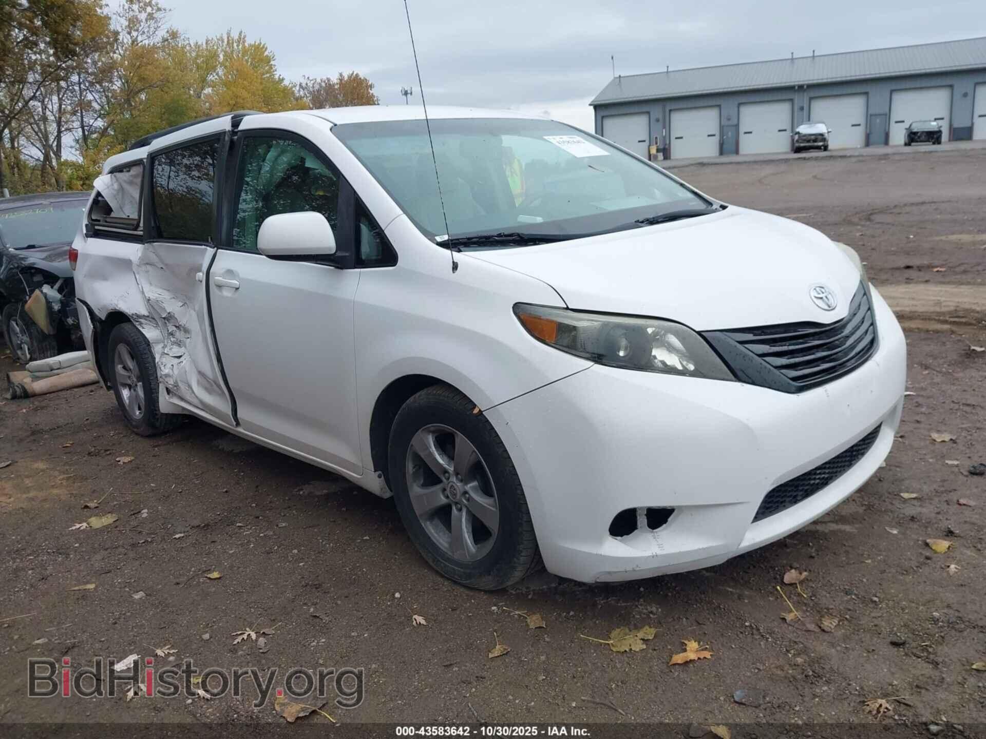 Photo 5TDKK3DC5BS030636 - TOYOTA SIENNA 2011