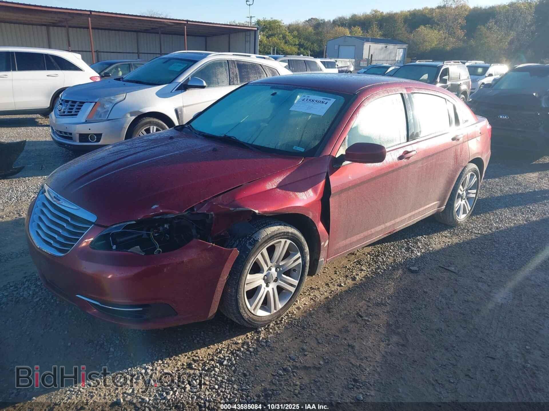 2013 CHRYSLER 200 - VIN: 1C3CCBAB7DN705889 - Фото 2