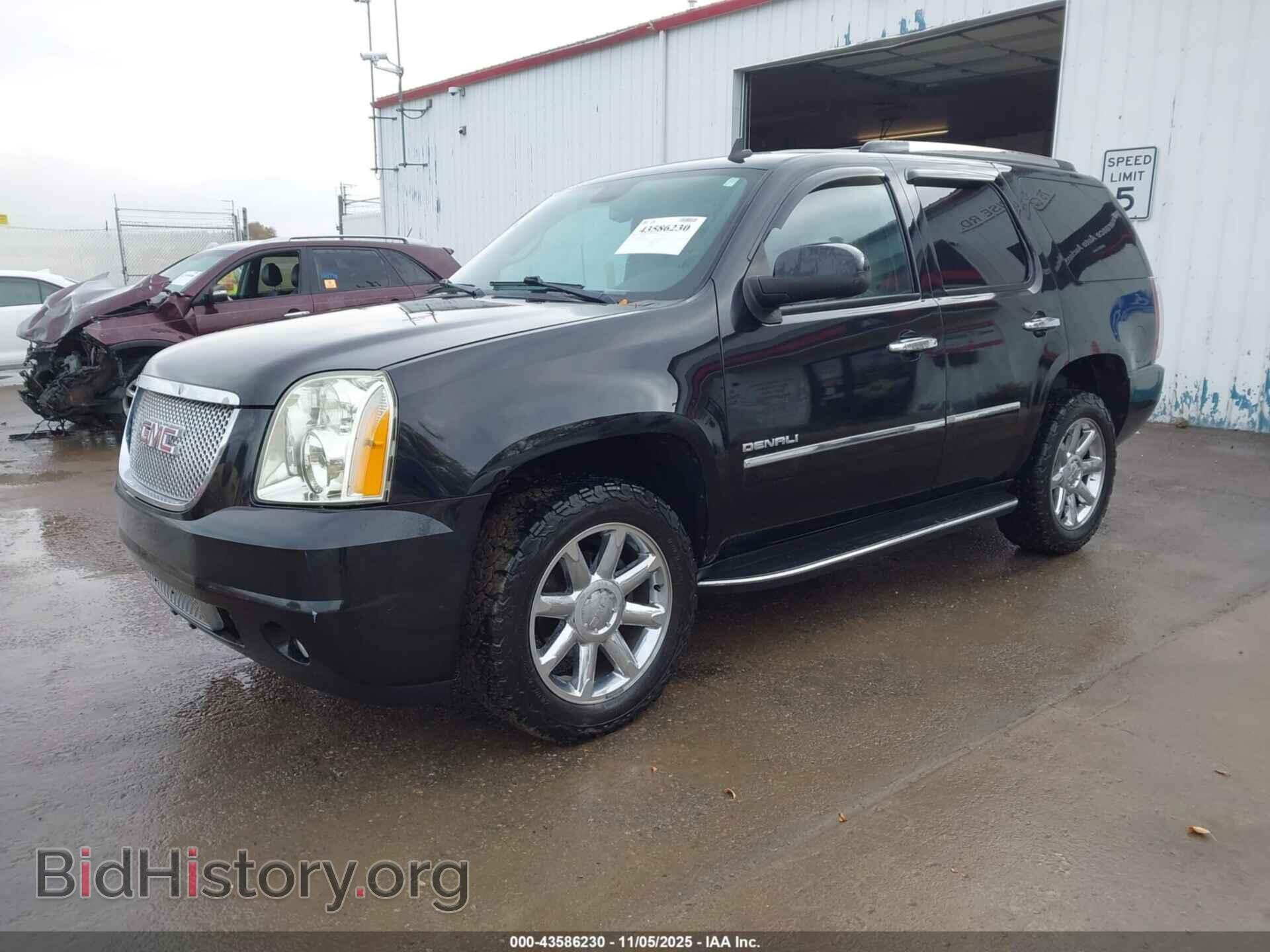 2011 GMC YUKON - VIN: 1GKS2EEF5BR352040 - Photo 2