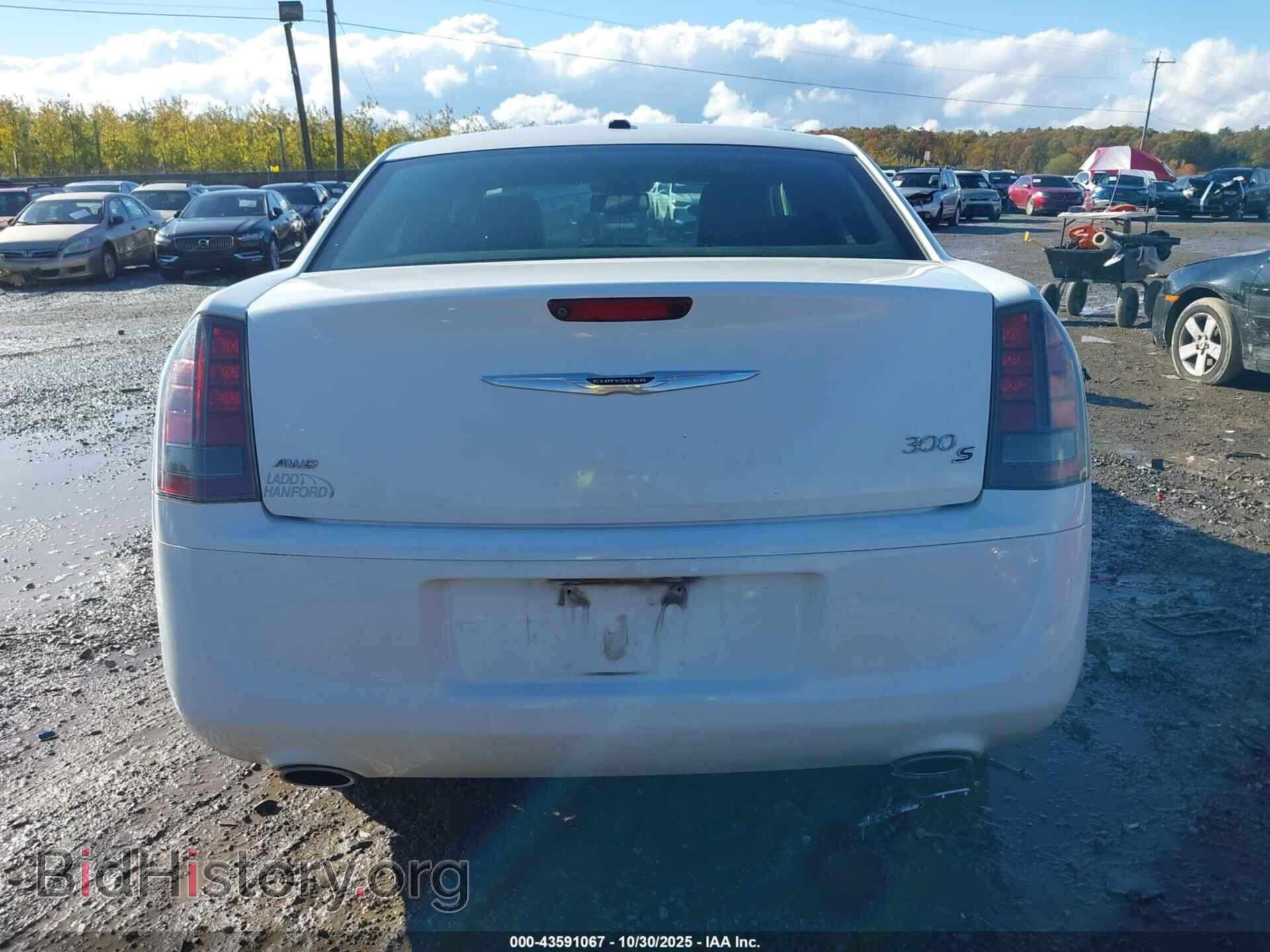 2014 CHRYSLER 300 - VIN: 2C3CCAGG5EH353032 - Фото 16