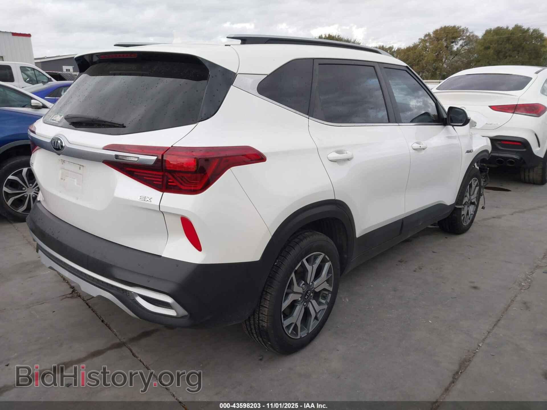 2021 KIA SELTOS - VIN: KNDERCAA1M7094956 - Фото 4