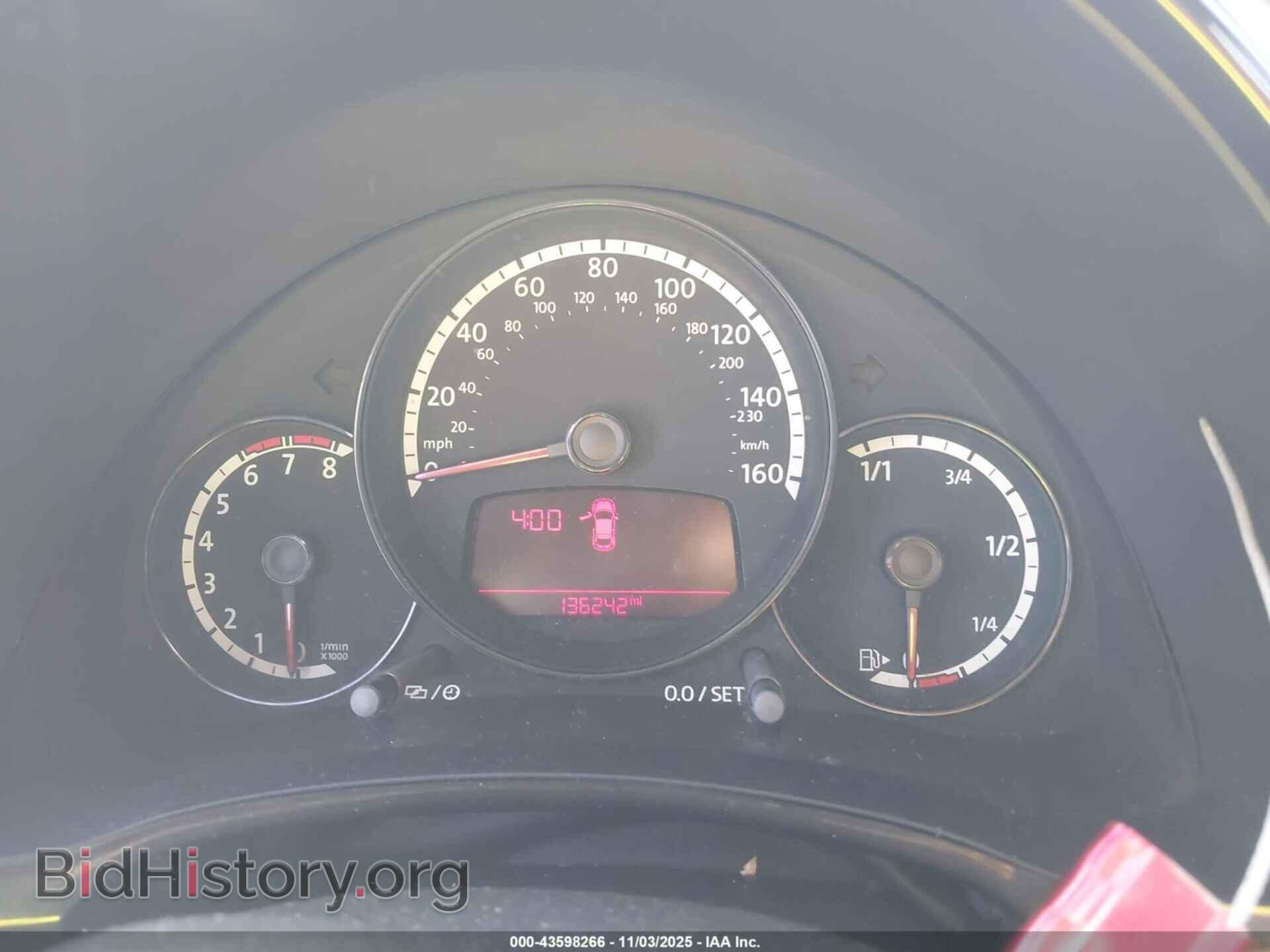 2013 VOLKSWAGEN BEETLE - VIN: 3VWFP7ATXDM654575 - Фото 7