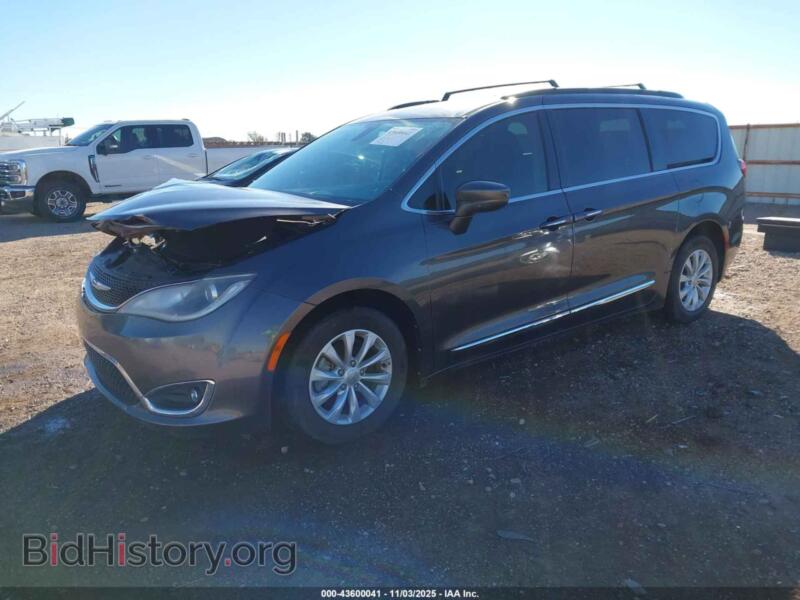 2017 Chrysler PACIFICA (VIN 2C4RC1BG3HR527675) — photo 2 of 16