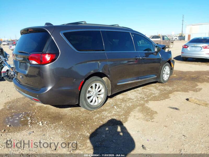 2017 Chrysler PACIFICA (VIN 2C4RC1BG3HR527675) — photo 4 of 16