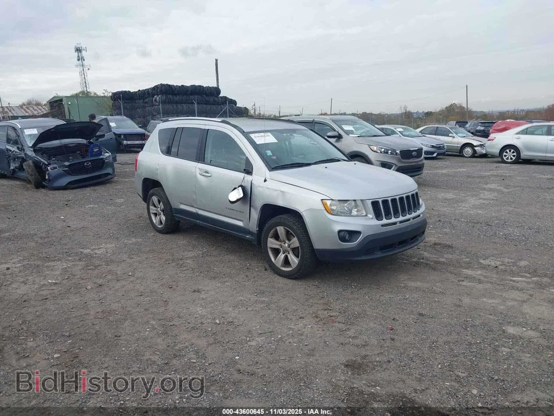 Photo 1J4NF1FB3BD258103 - JEEP COMPASS 2011