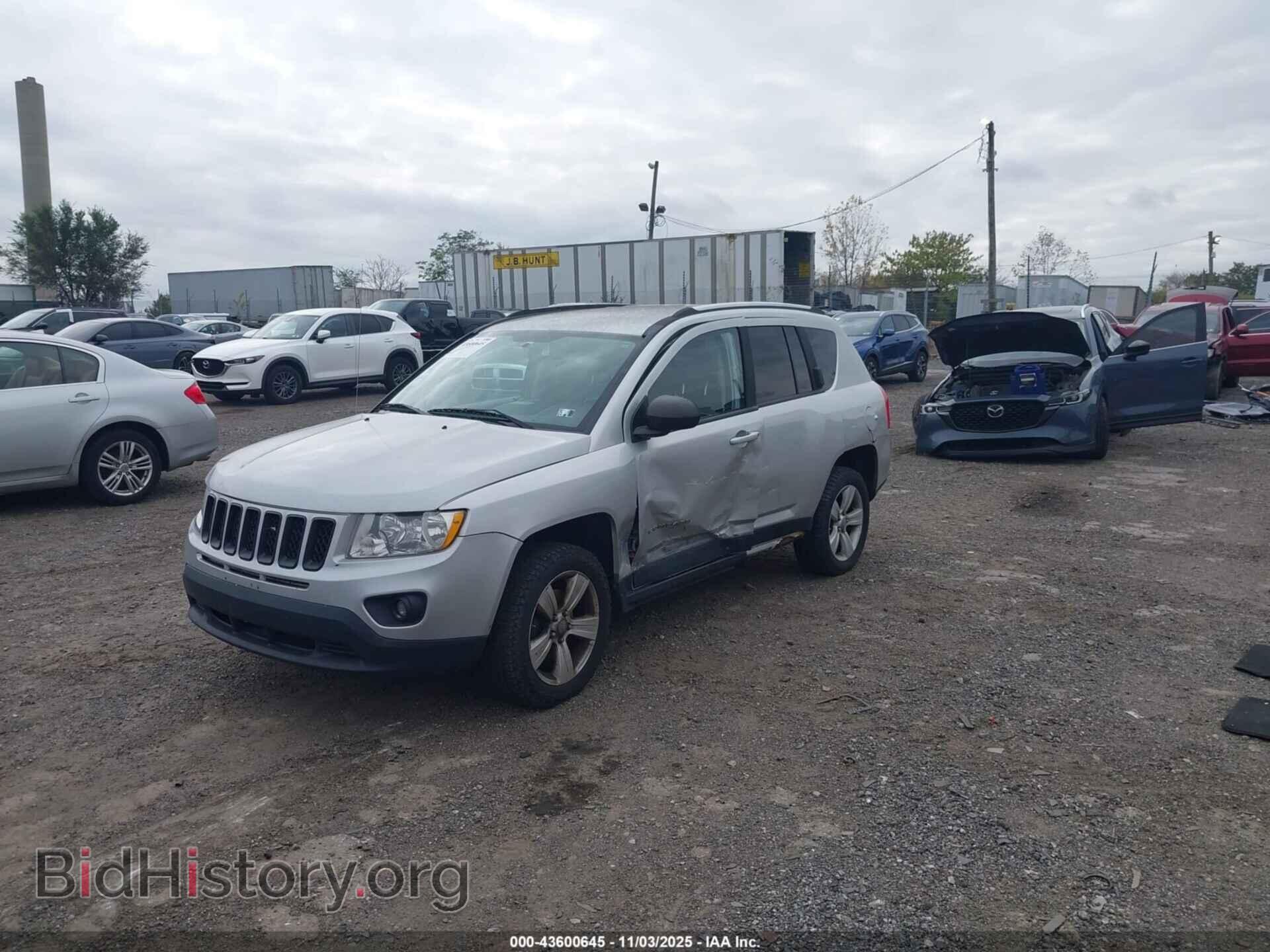 2011 JEEP COMPASS - VIN: 1J4NF1FB3BD258103 - Photo 2