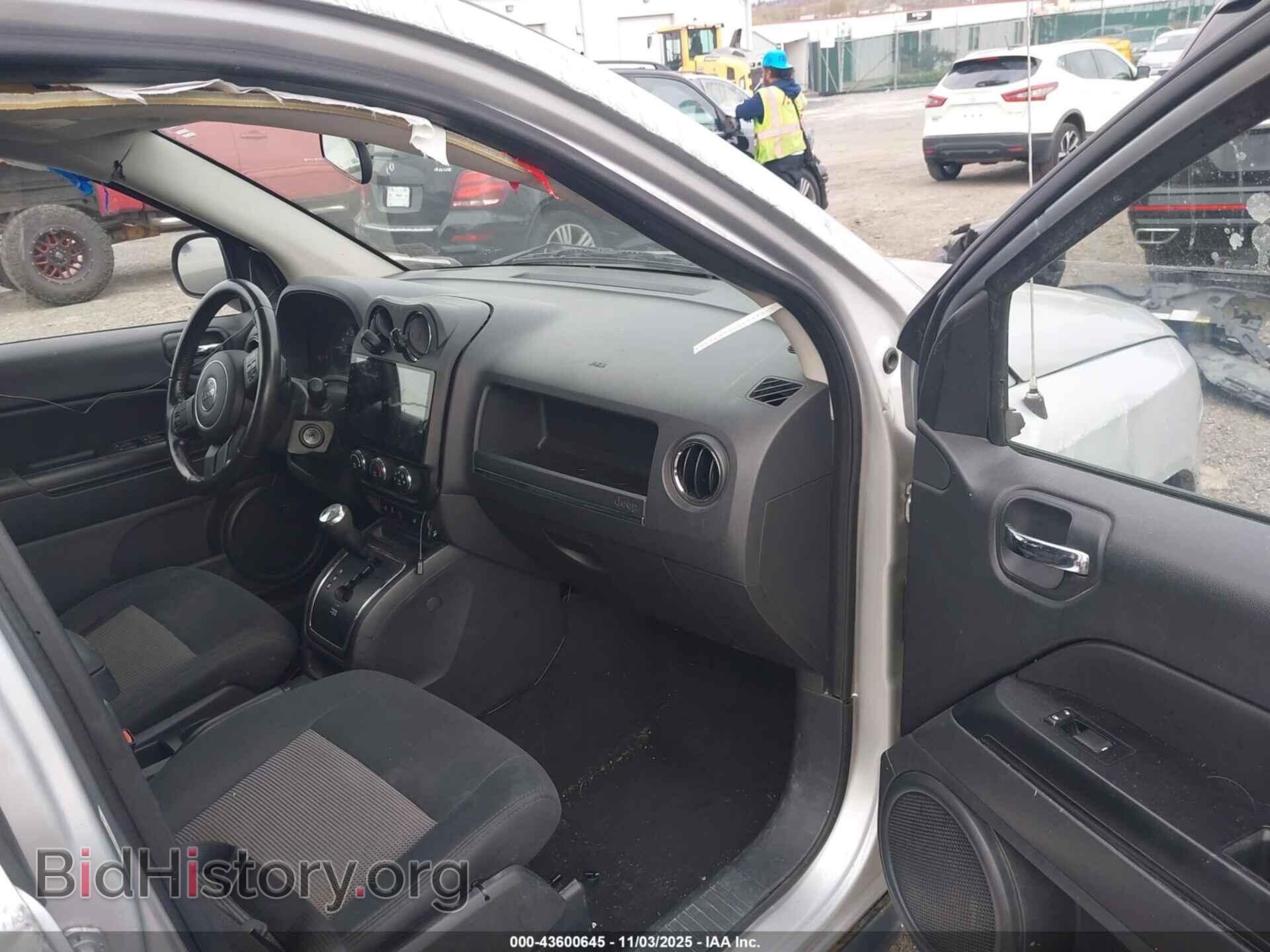 2011 JEEP COMPASS - VIN: 1J4NF1FB3BD258103 - Photo 5
