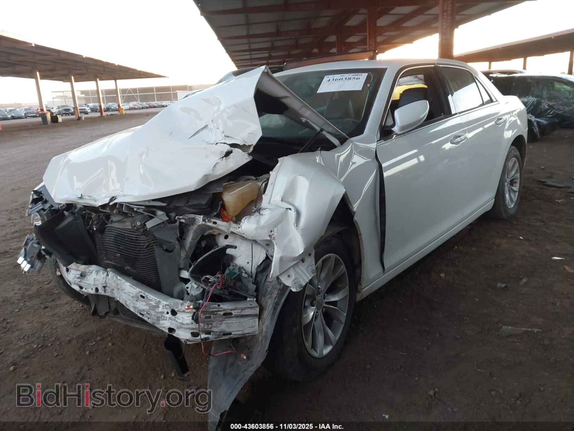 2015 CHRYSLER 300 - VIN: 2C3CCAAG2FH932022 - Фото 2