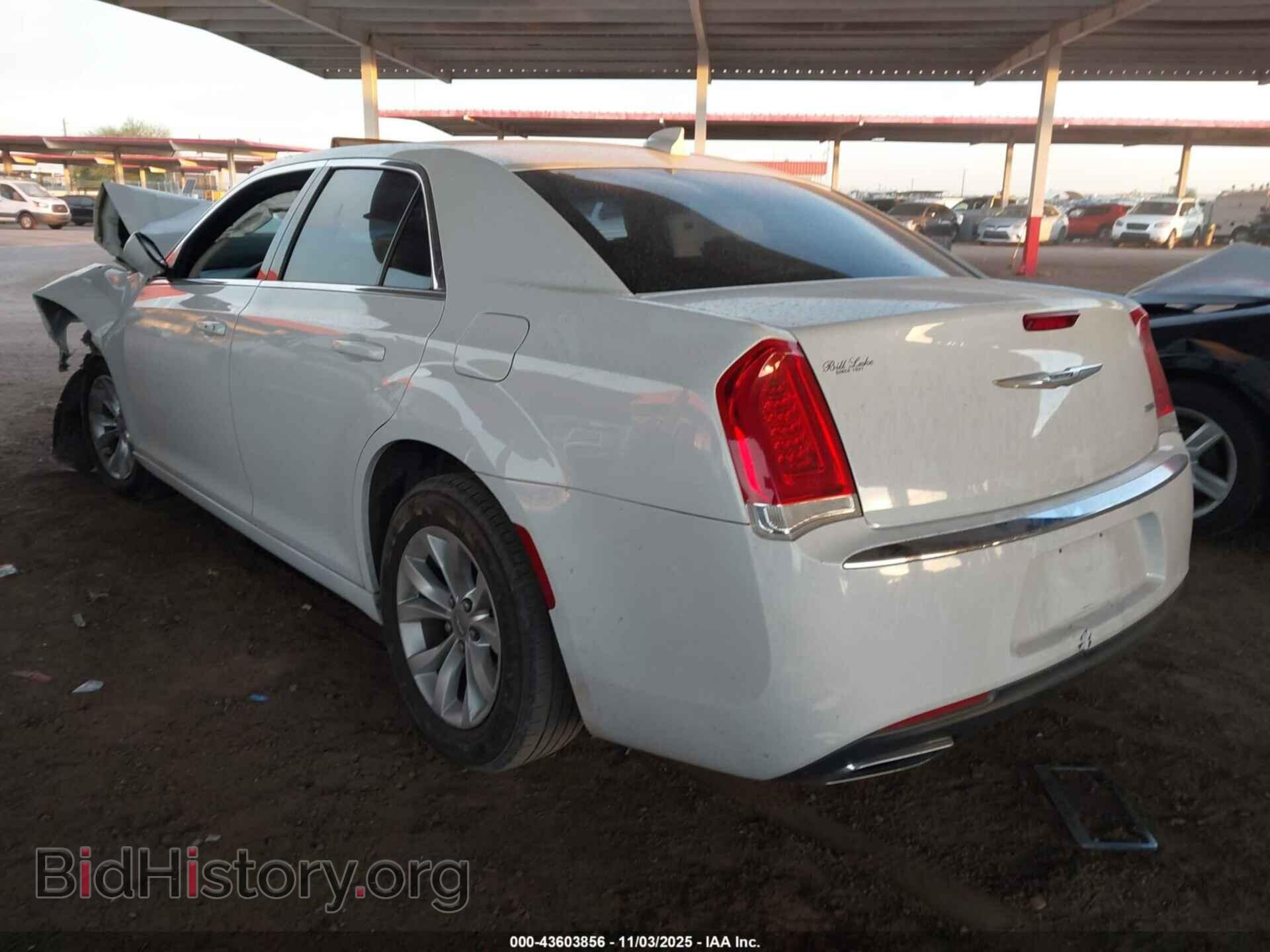 2015 CHRYSLER 300 - VIN: 2C3CCAAG2FH932022 - Фото 3