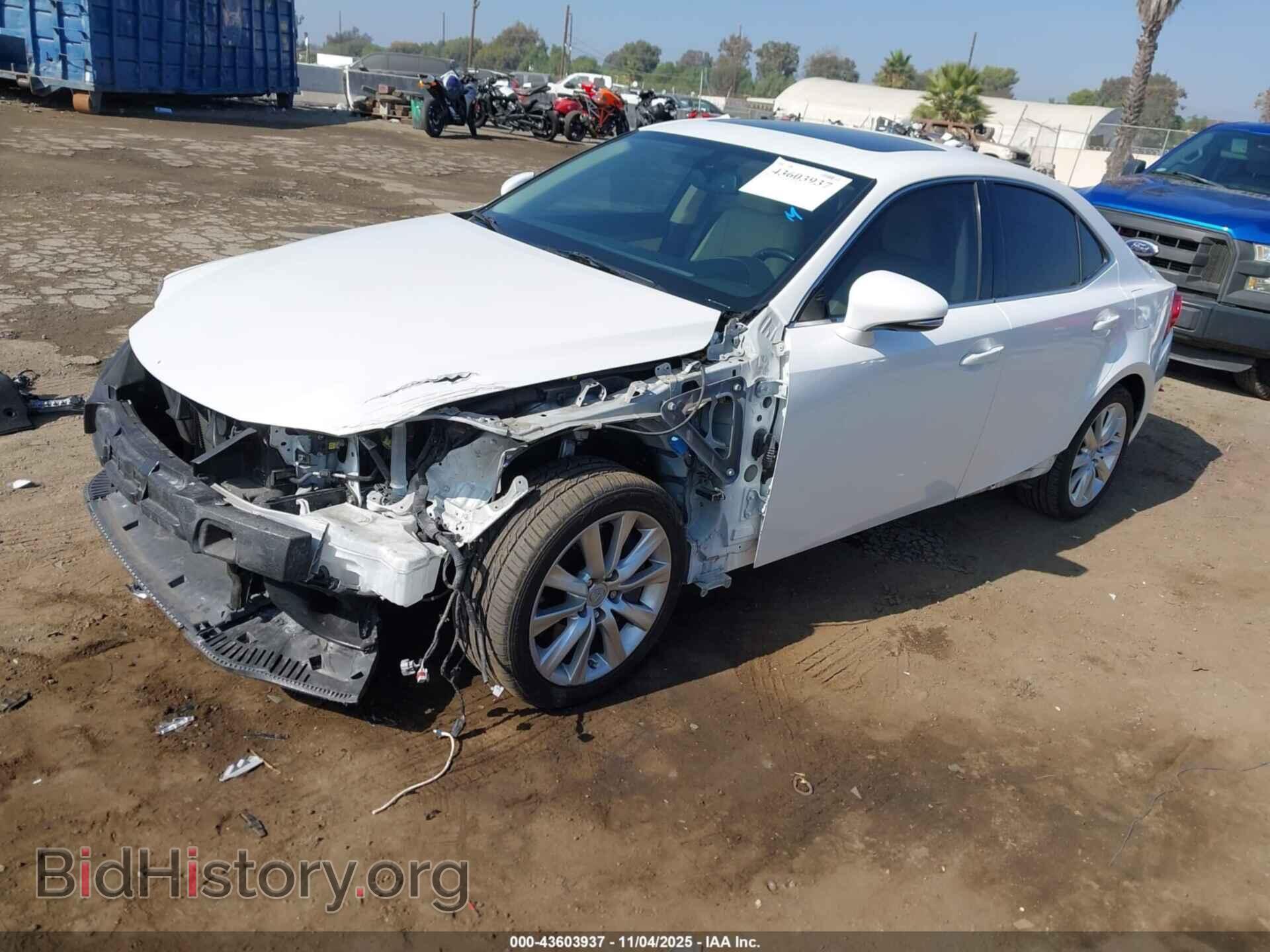 2016 LEXUS IS 200T - VIN: JTHBA1D25G5022692 - Фото 2