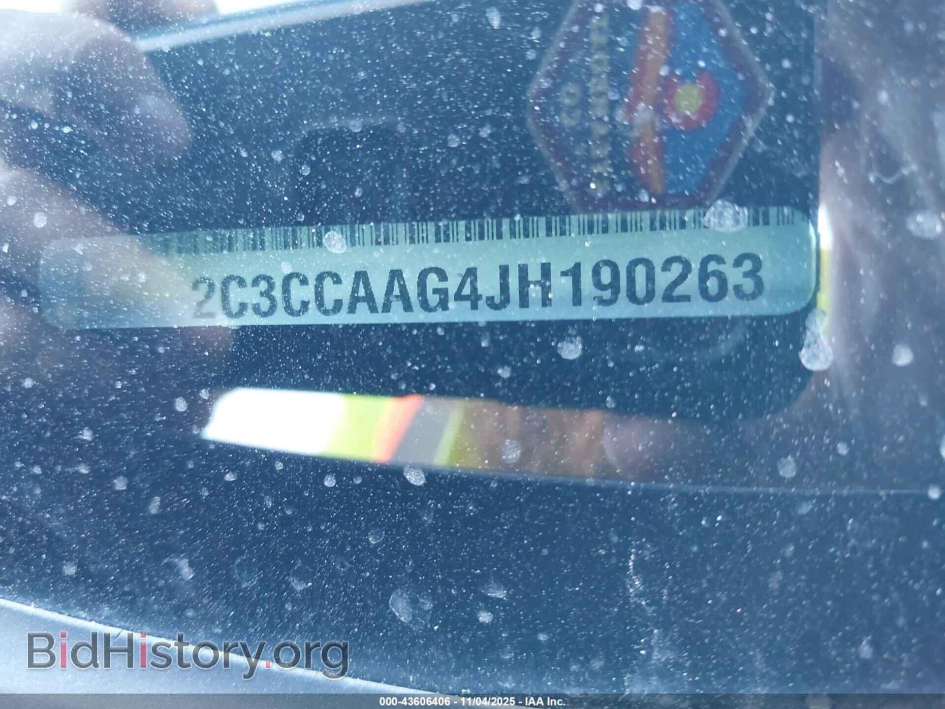 2018 CHRYSLER 300 - VIN: 2C3CCAAG4JH190263 - Фото 9