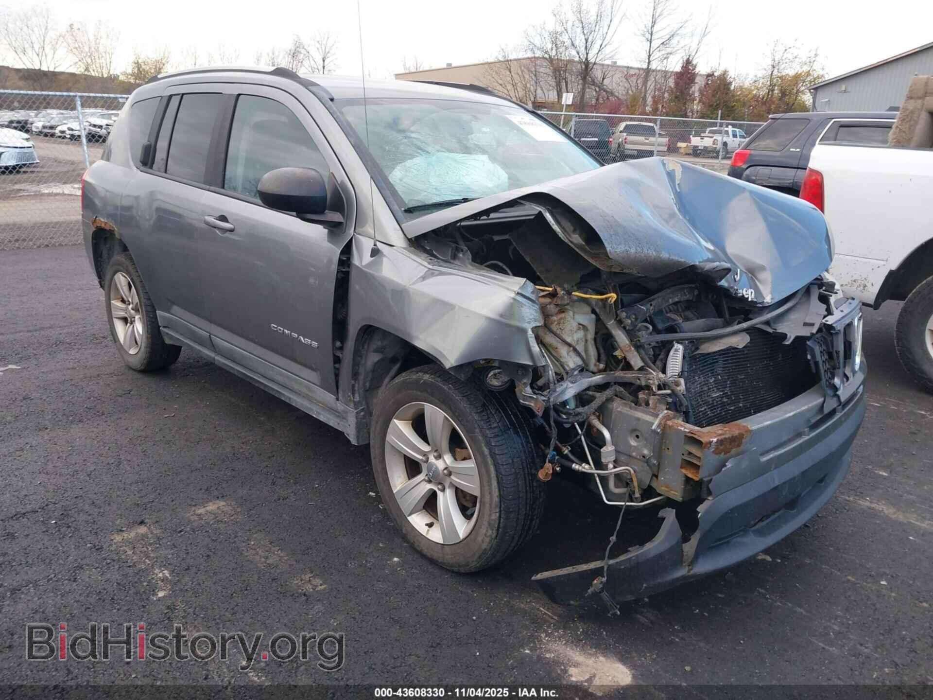 Photo 1J4NF1FB7BD282677 - JEEP COMPASS 2011
