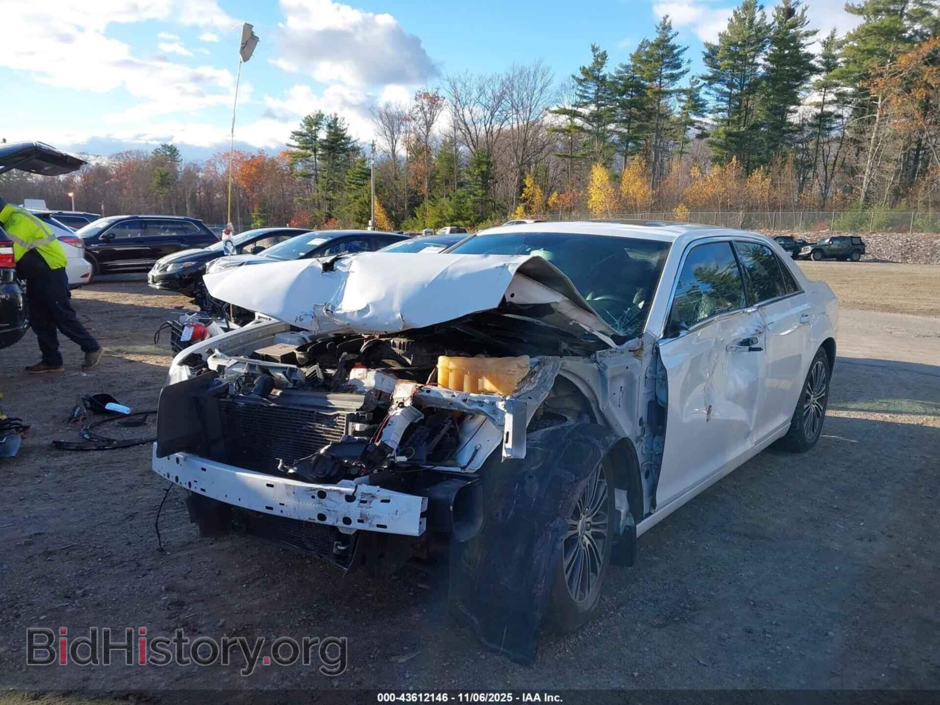 2014 CHRYSLER 300 - VIN: 2C3CCAGG5EH190334 - Фото 2