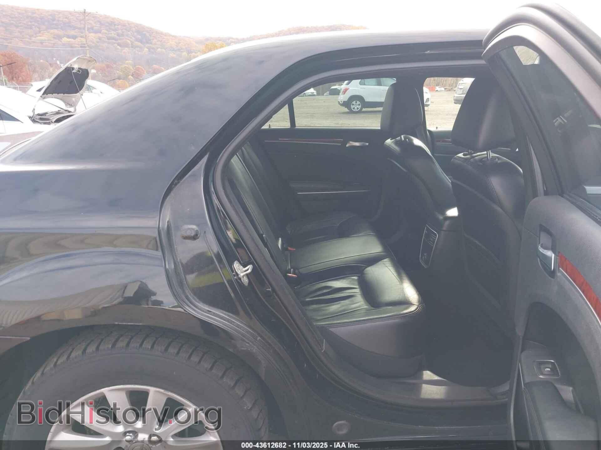 2014 CHRYSLER 300 - VIN: 2C3CCAAG0EH272898 - Фото 8