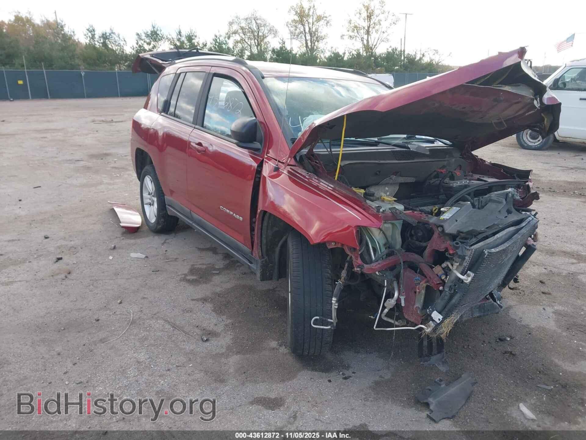 Photo 1J4NT1FA2BD138745 - JEEP COMPASS 2011