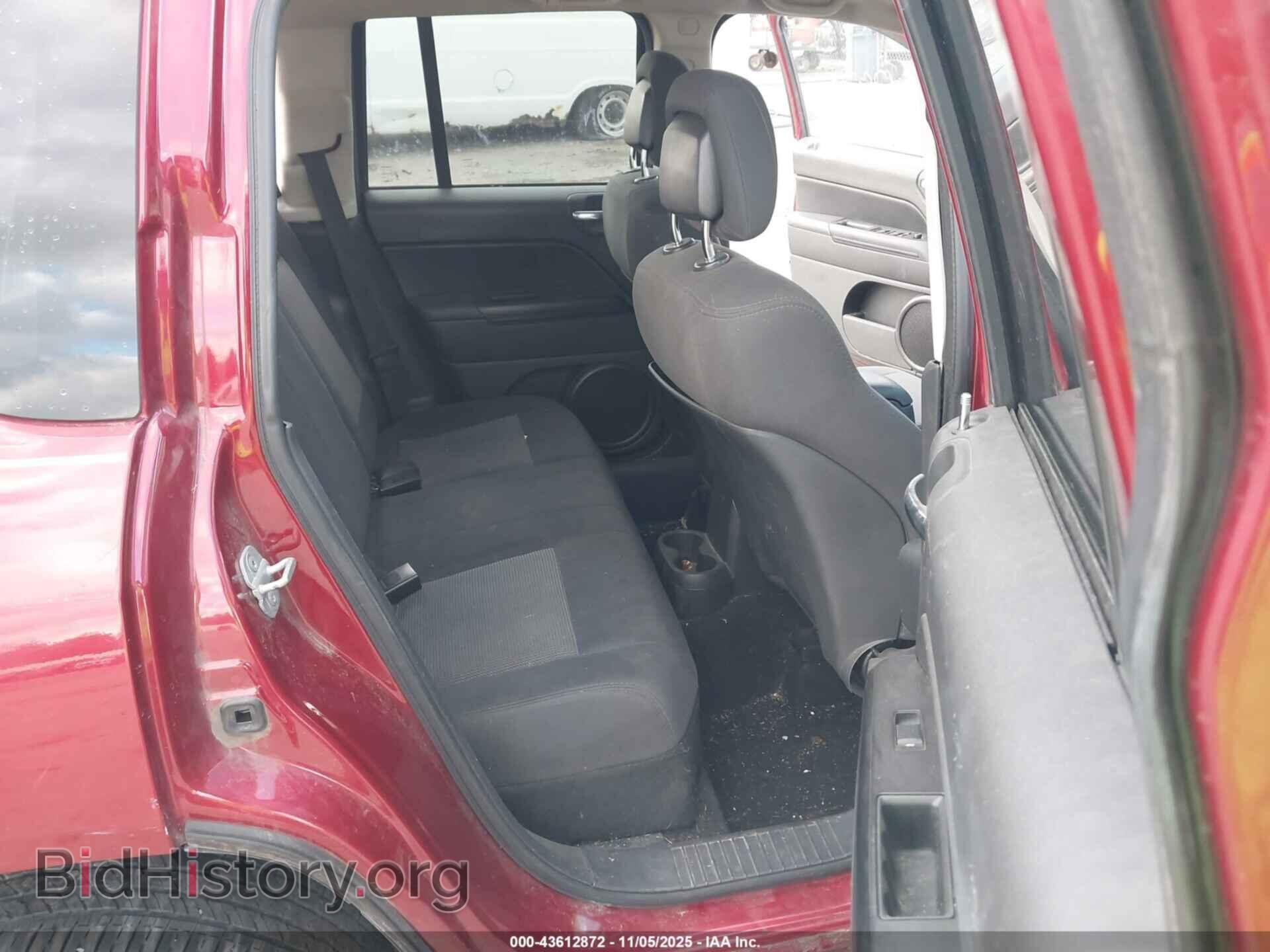 2011 JEEP COMPASS - VIN: 1J4NT1FA2BD138745 - Photo 8