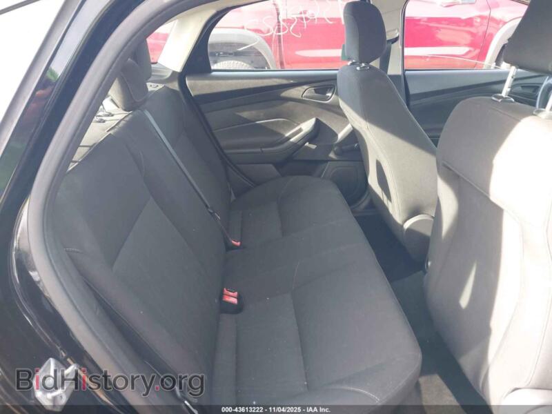 2016 Ford FOCUS (VIN 1FADP3E23GL228842) — photo 8 of 17