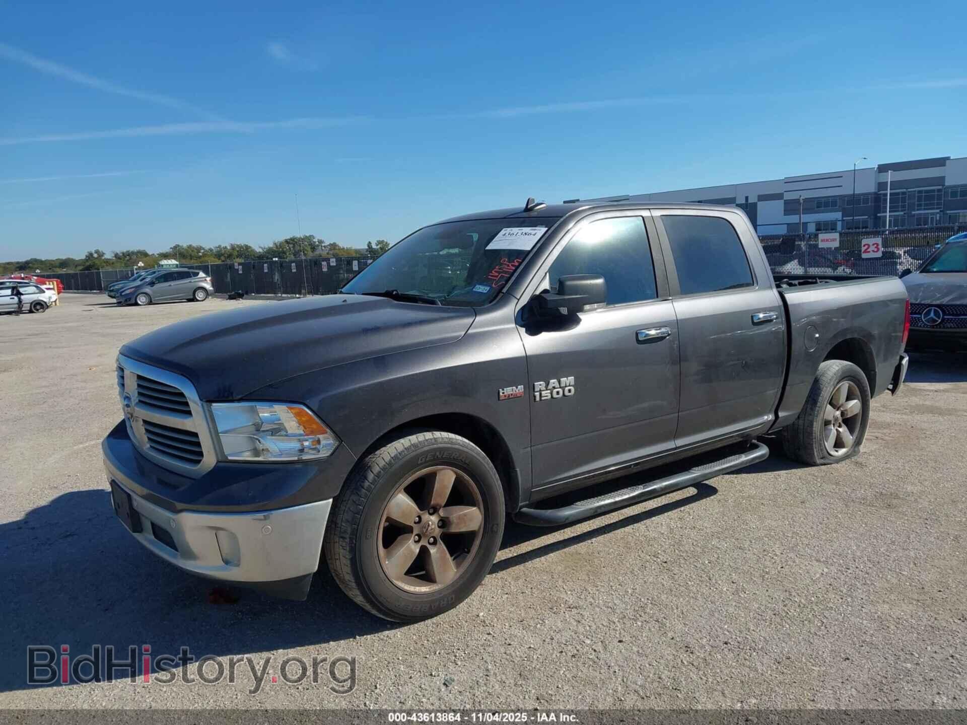 2016 RAM 1500 - VIN: 3C6RR6LT3GG310078 - Photo 2