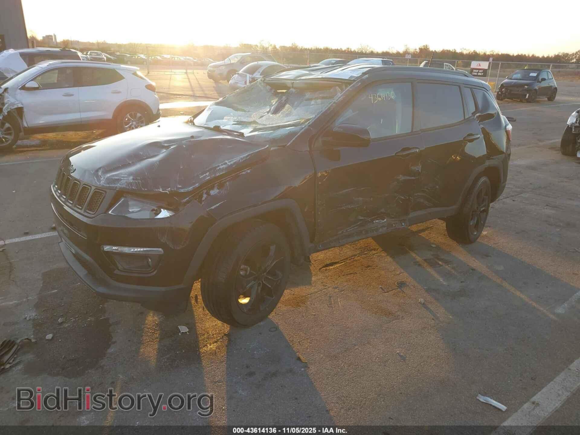 2019 JEEP COMPASS - VIN: 3C4NJDBB9KT665736 - Фото 2