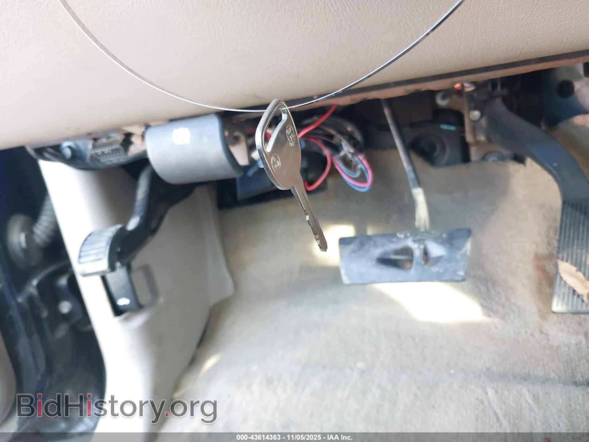 2006 CHEVROLET SILVERADO 1500 - VIN: 2GCEC13V861230621 - Фото 11