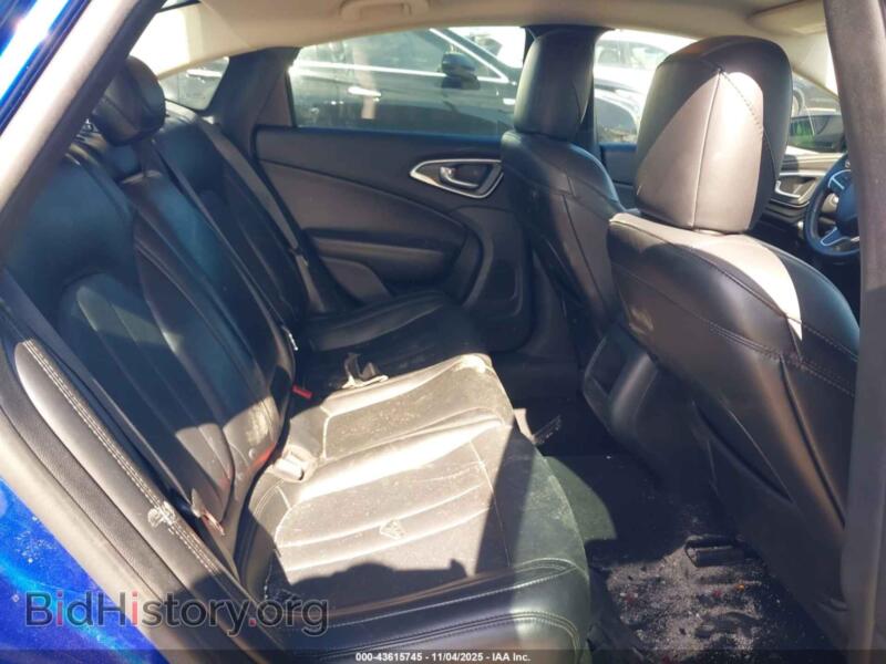 2016 Chrysler 200 (VIN 1C3CCCAB0GN185156) — photo 8 of 15
