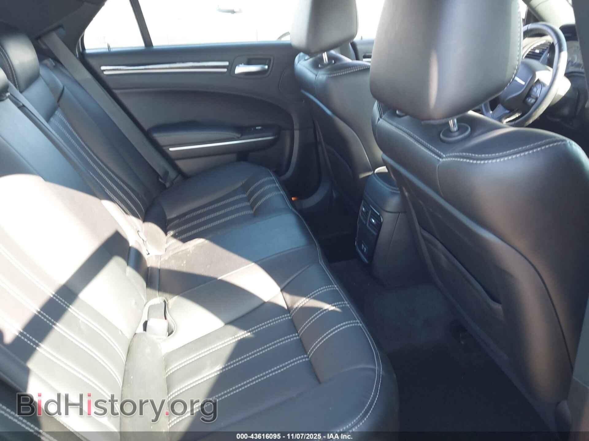 2018 CHRYSLER 300 - VIN: 2C3CCABT0JH319952 - Фото 8
