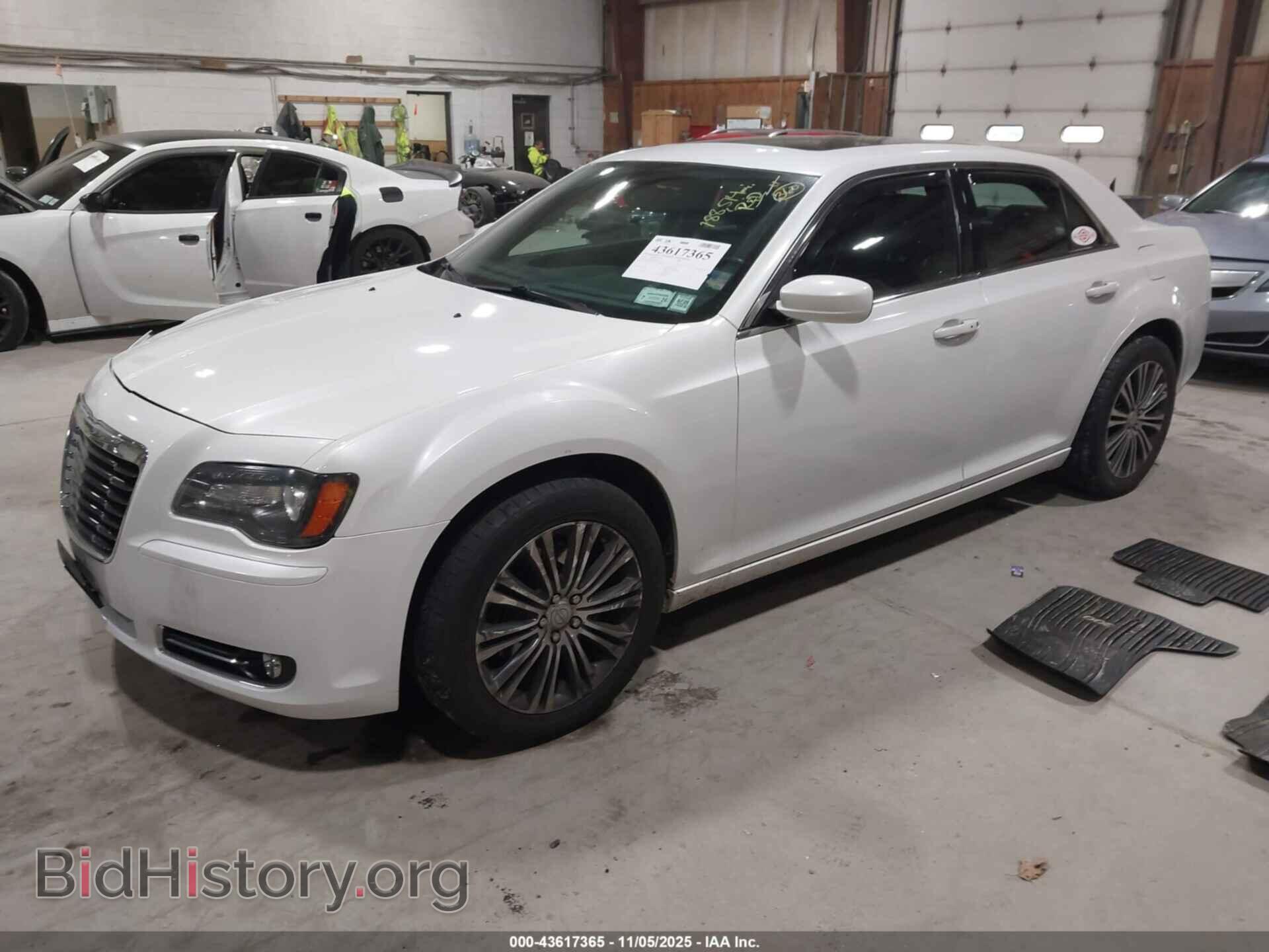 2014 CHRYSLER 300 - VIN: 2C3CCAGG2EH183163 - Фото 2