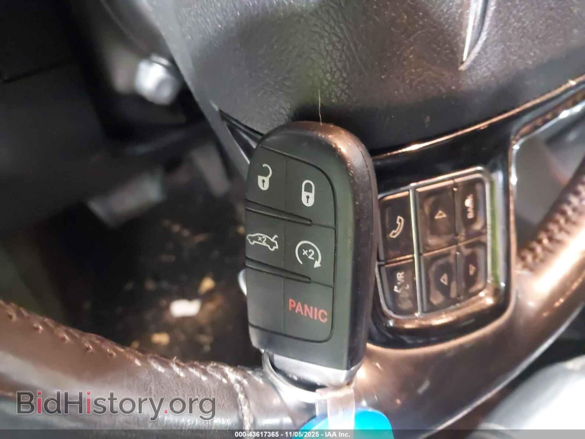 2014 CHRYSLER 300 - VIN: 2C3CCAGG2EH183163 - Фото 11