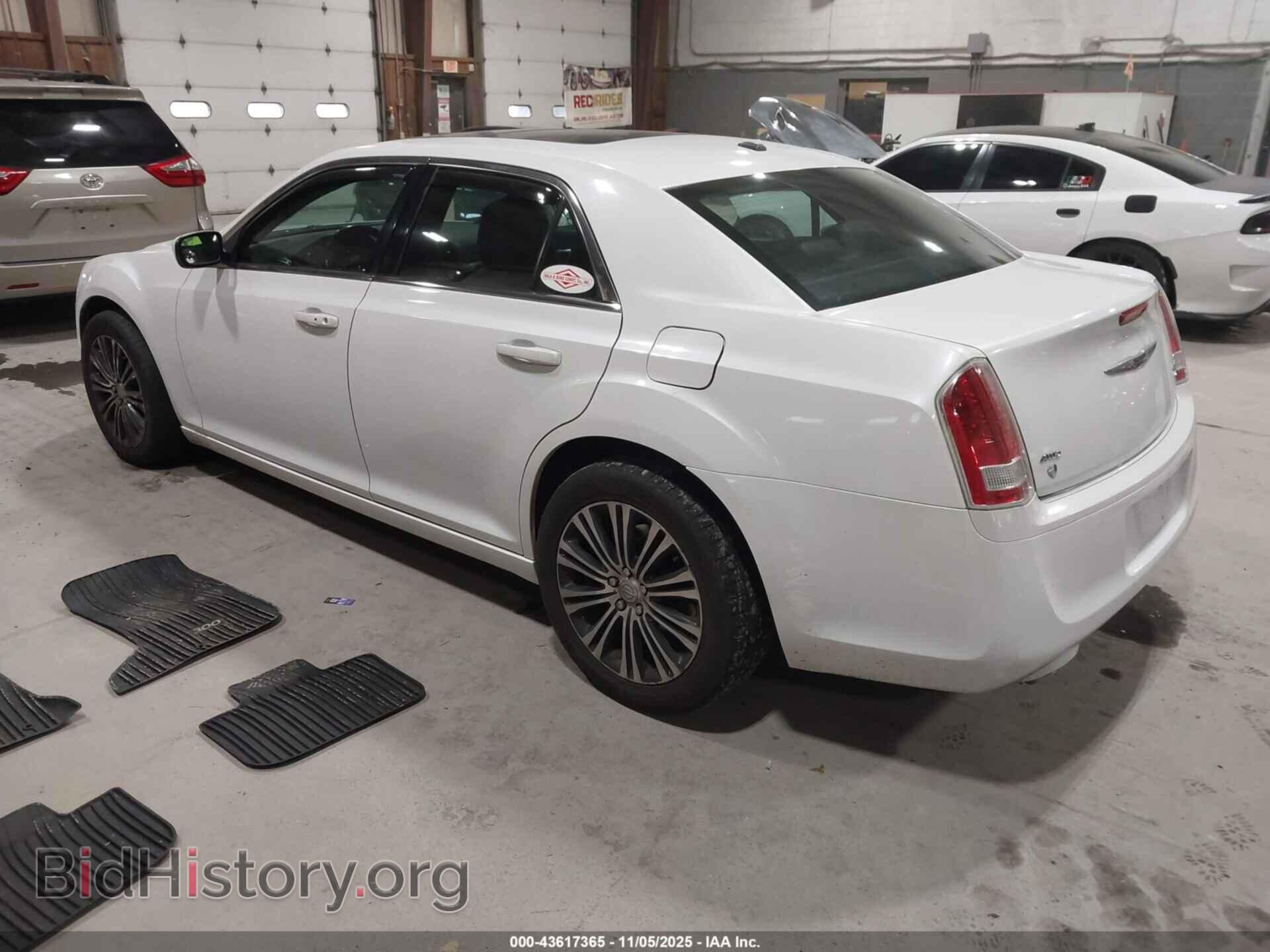 2014 CHRYSLER 300 - VIN: 2C3CCAGG2EH183163 - Фото 3