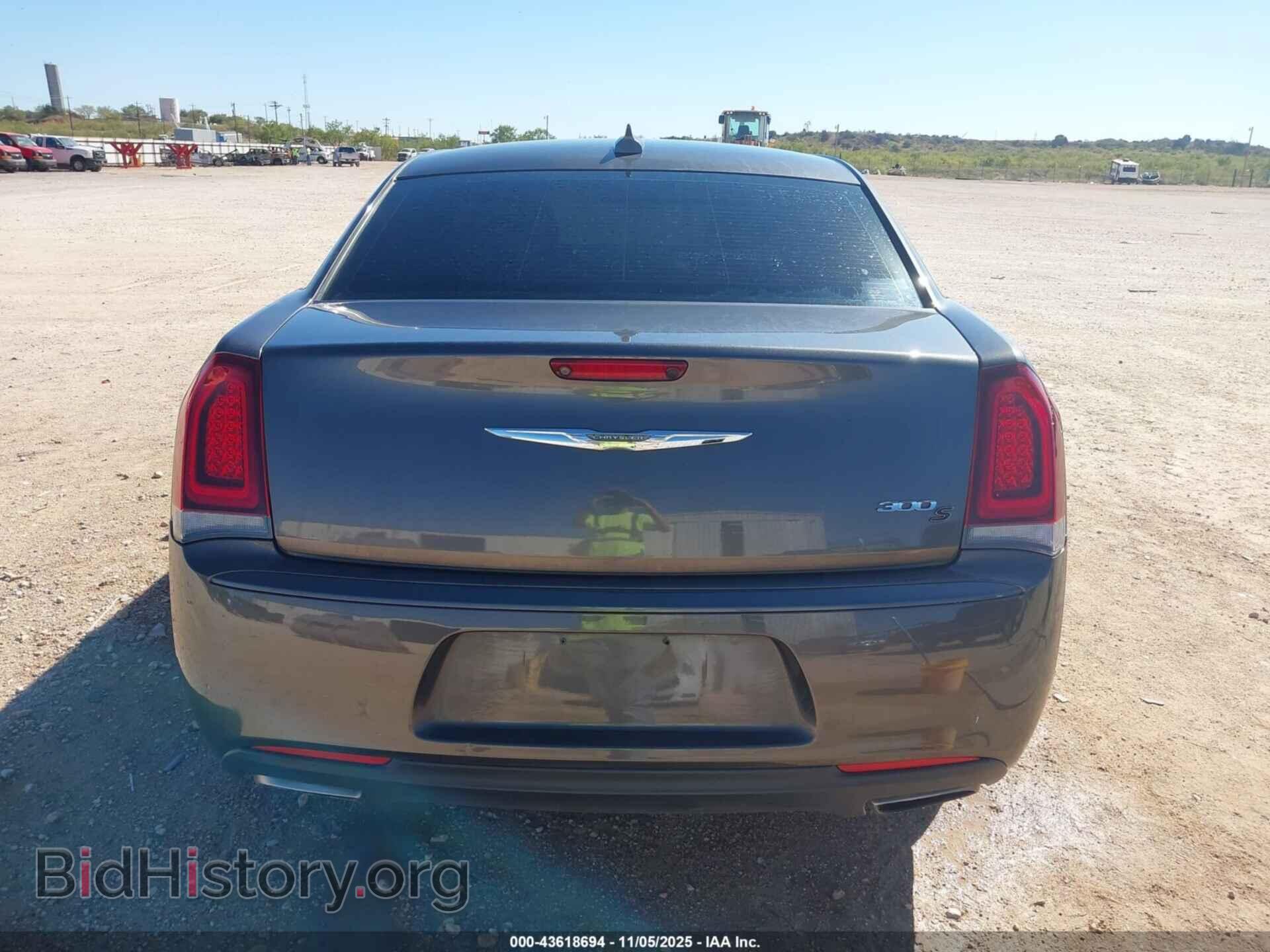 2019 CHRYSLER 300 - VIN: 2C3CCABG0KH708191 - Фото 16