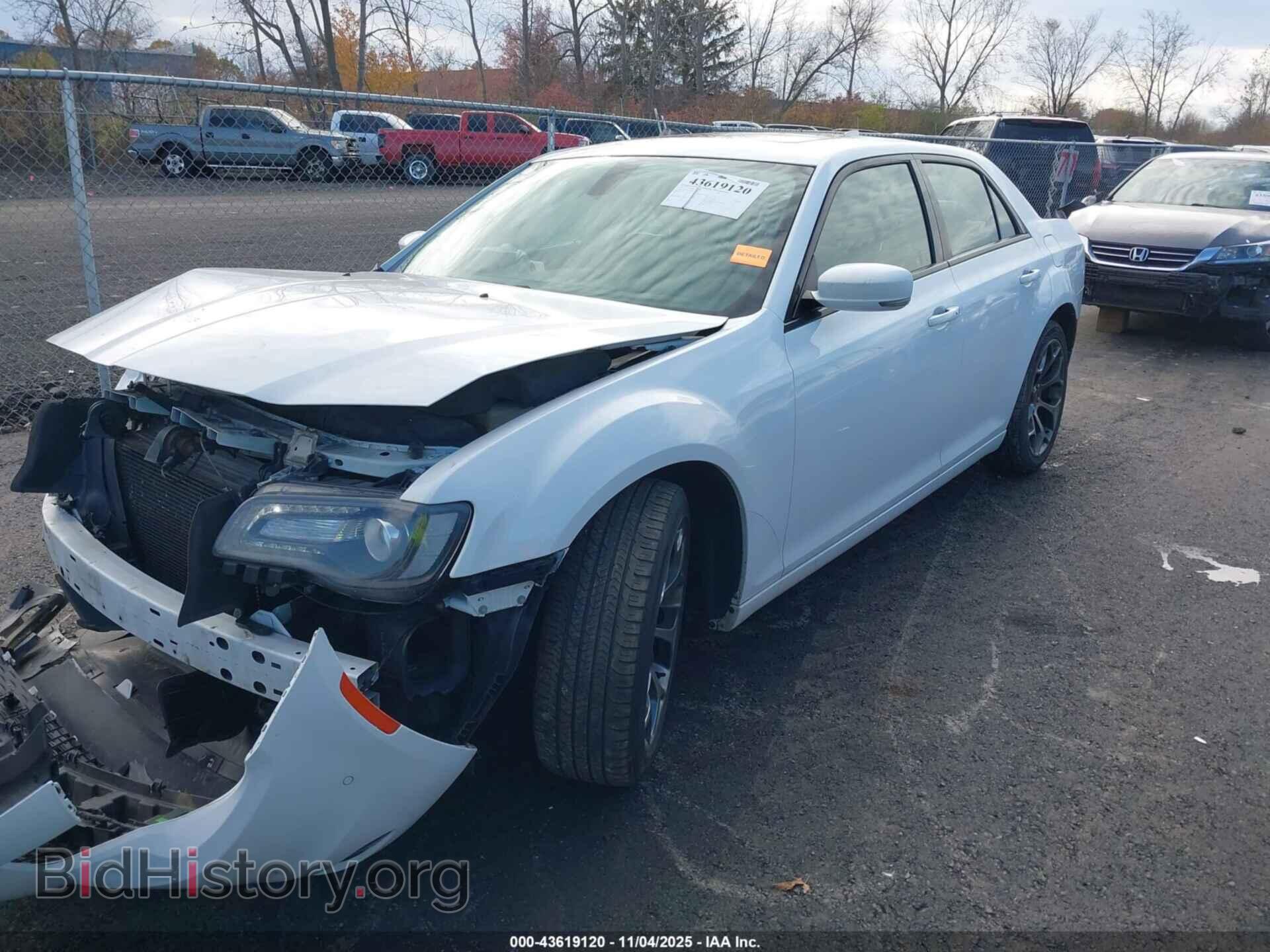 2017 CHRYSLER 300 - VIN: 2C3CCABG4HH635559 - Фото 2