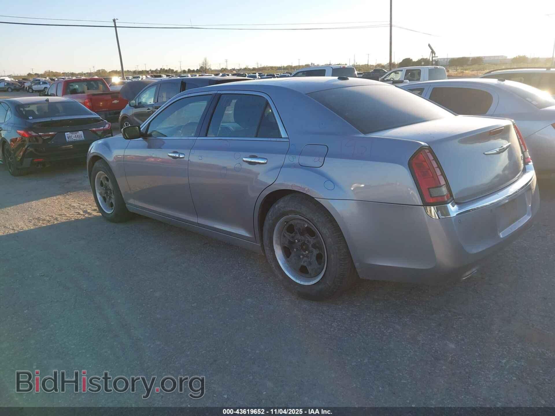 2011 CHRYSLER 300 - VIN: 2C3CA5CGXBH531841 - Фото 3