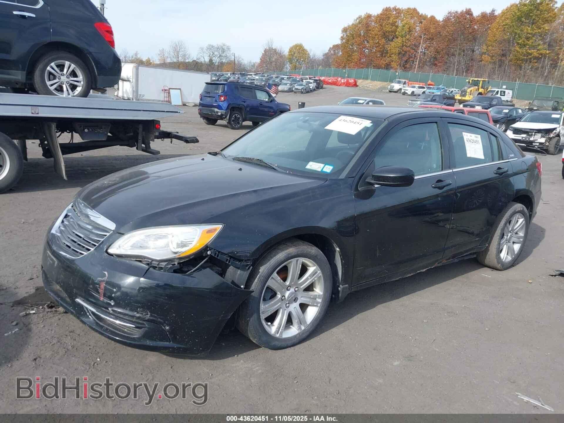 2013 CHRYSLER 200 - VIN: 1C3CCBAB9DN670272 - Фото 2