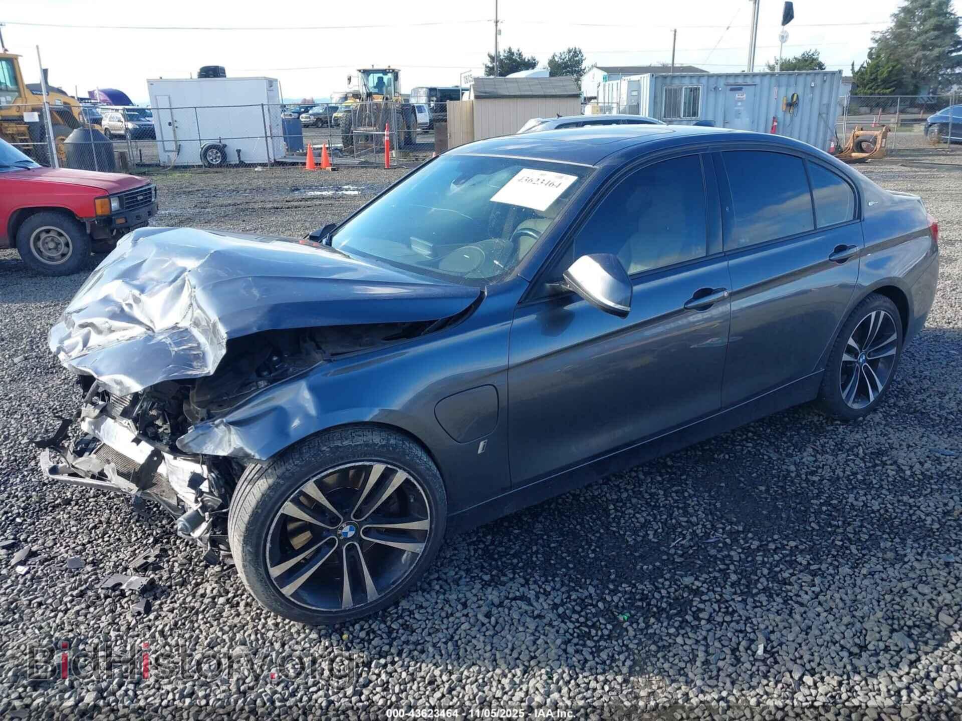 2018 BMW 330E - VIN: WBA8E1C53JA171366 - Photo 2