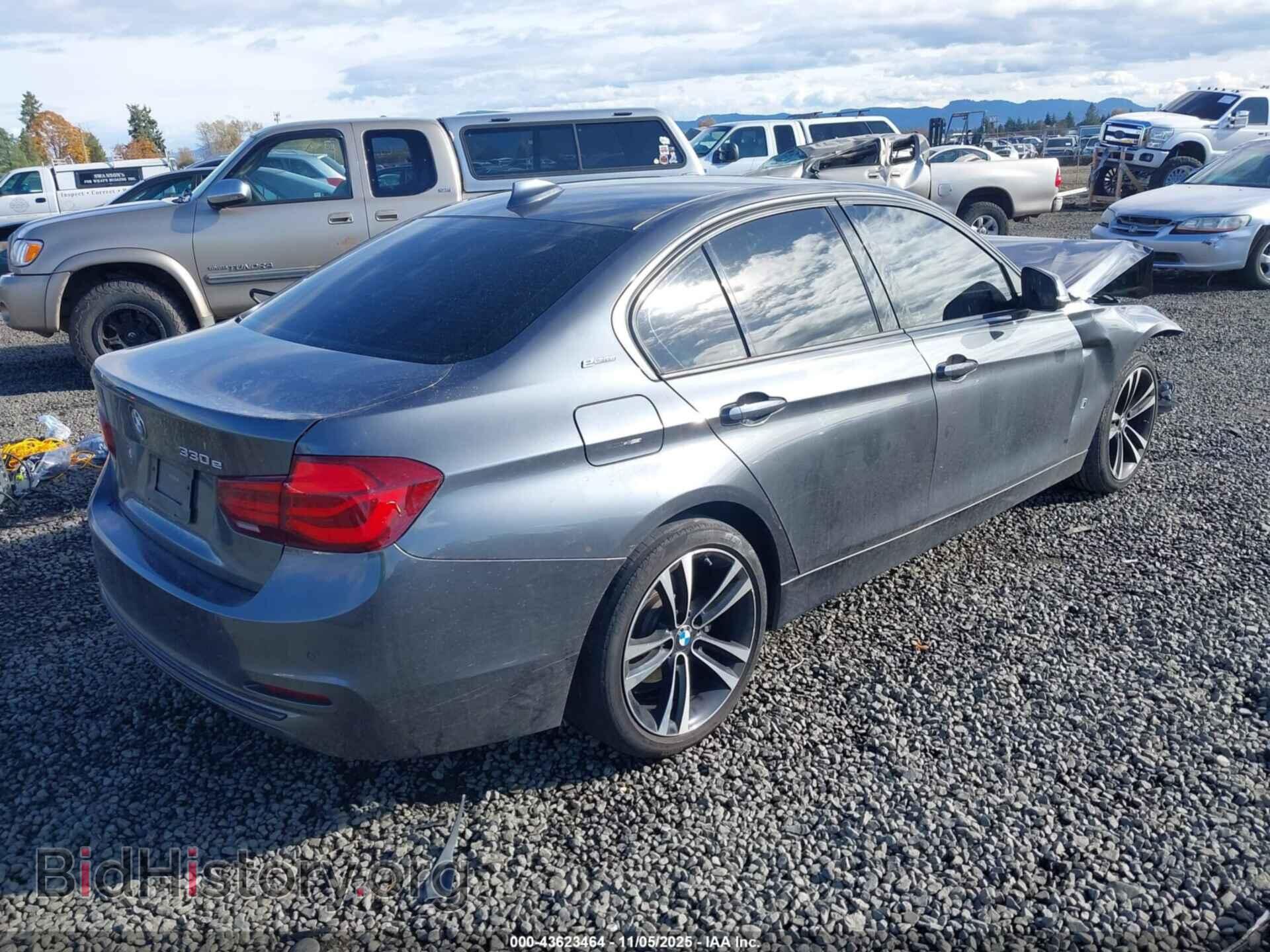 2018 BMW 330E - VIN: WBA8E1C53JA171366 - Photo 4