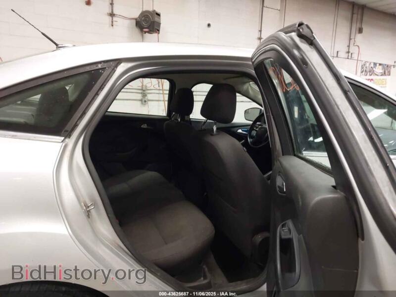 2012 Ford FOCUS (VIN 1FAHP3H25CL374165) — photo 8 of 17