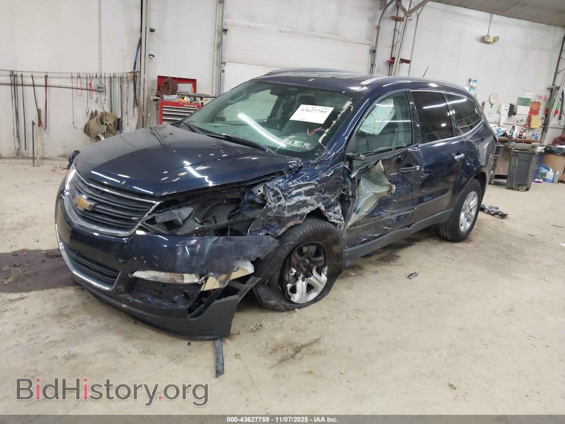2015 CHEVROLET TRAVERSE - VIN: 1GNKVFKD7FJ136990 - Фото 2