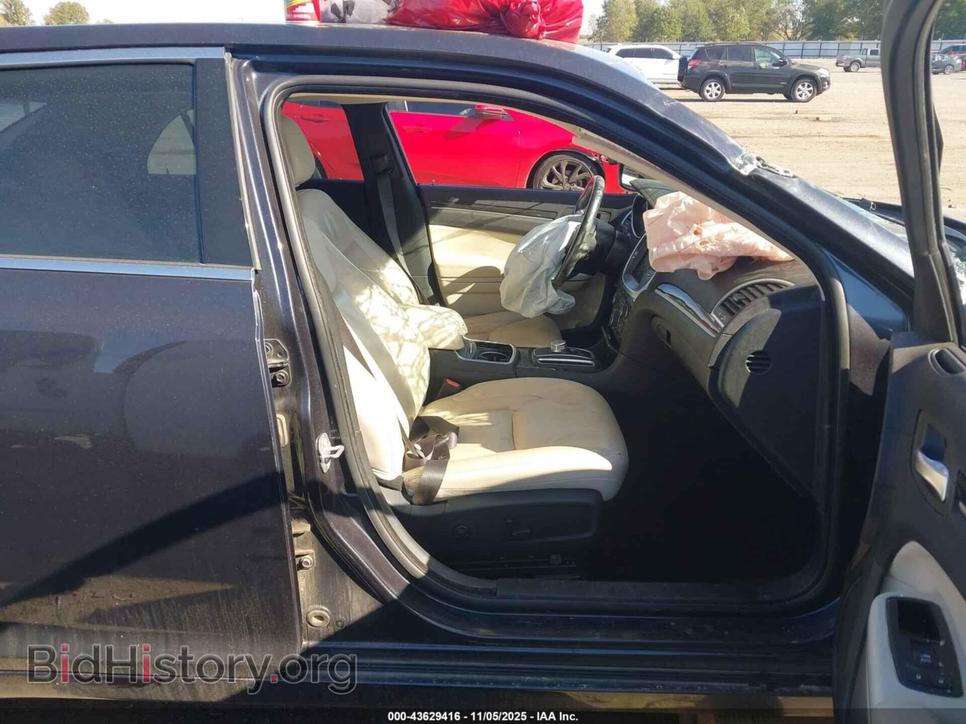 2019 CHRYSLER 300 - VIN: 2C3CCAAG5KH560184 - Фото 5