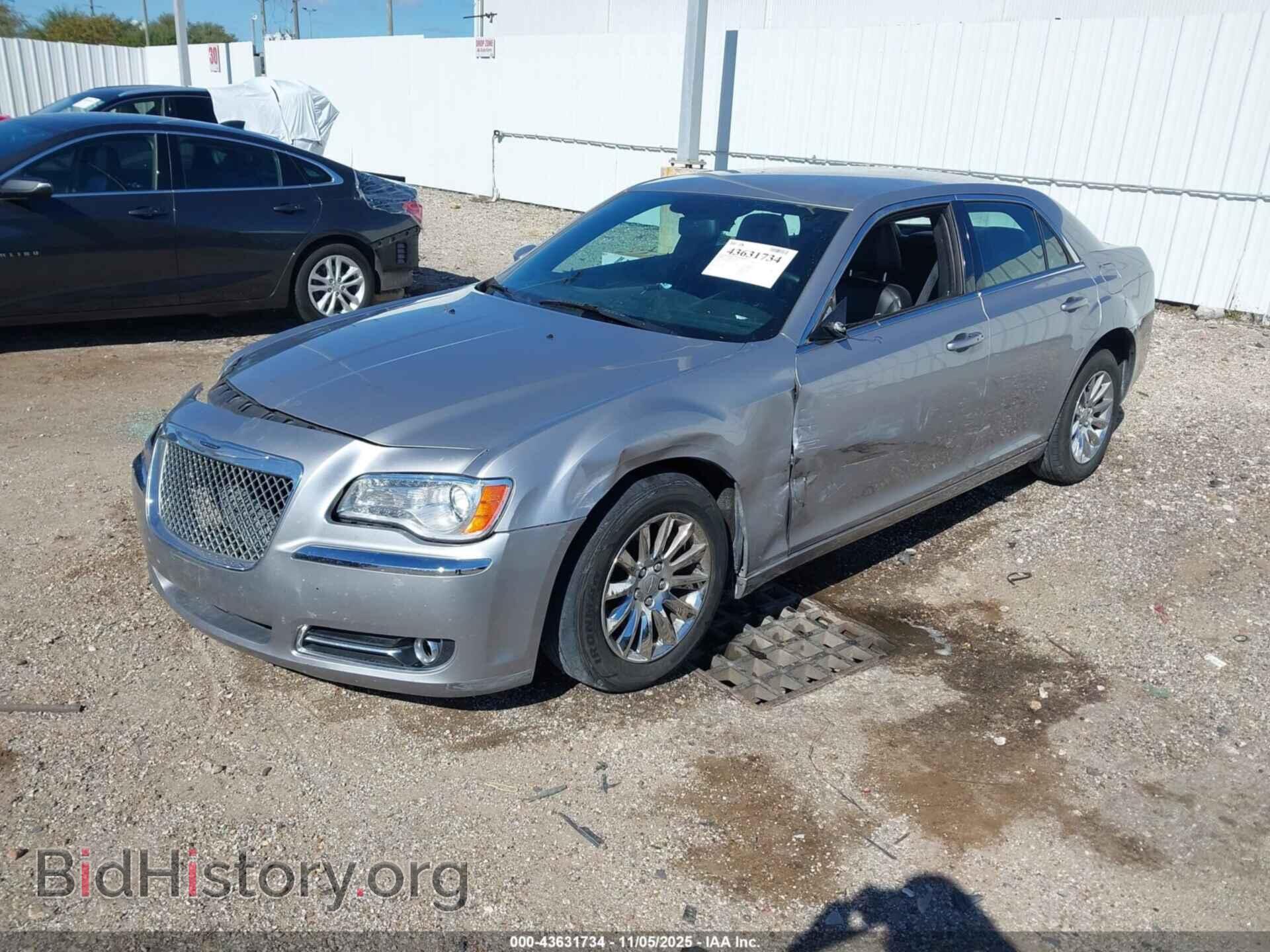 2013 CHRYSLER 300 - VIN: 2C3CCAAG8DH647449 - Фото 2