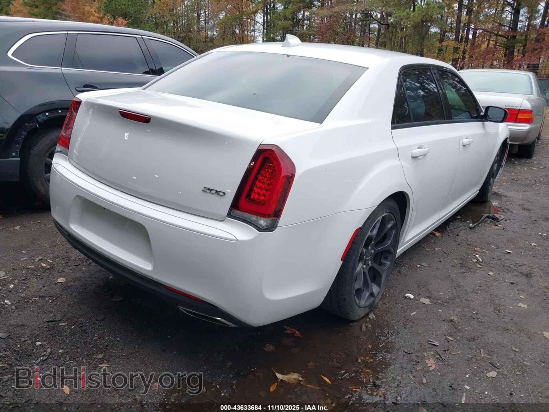 2019 CHRYSLER 300 - VIN: 2C3CCAAG2KH610300 - Фото 4