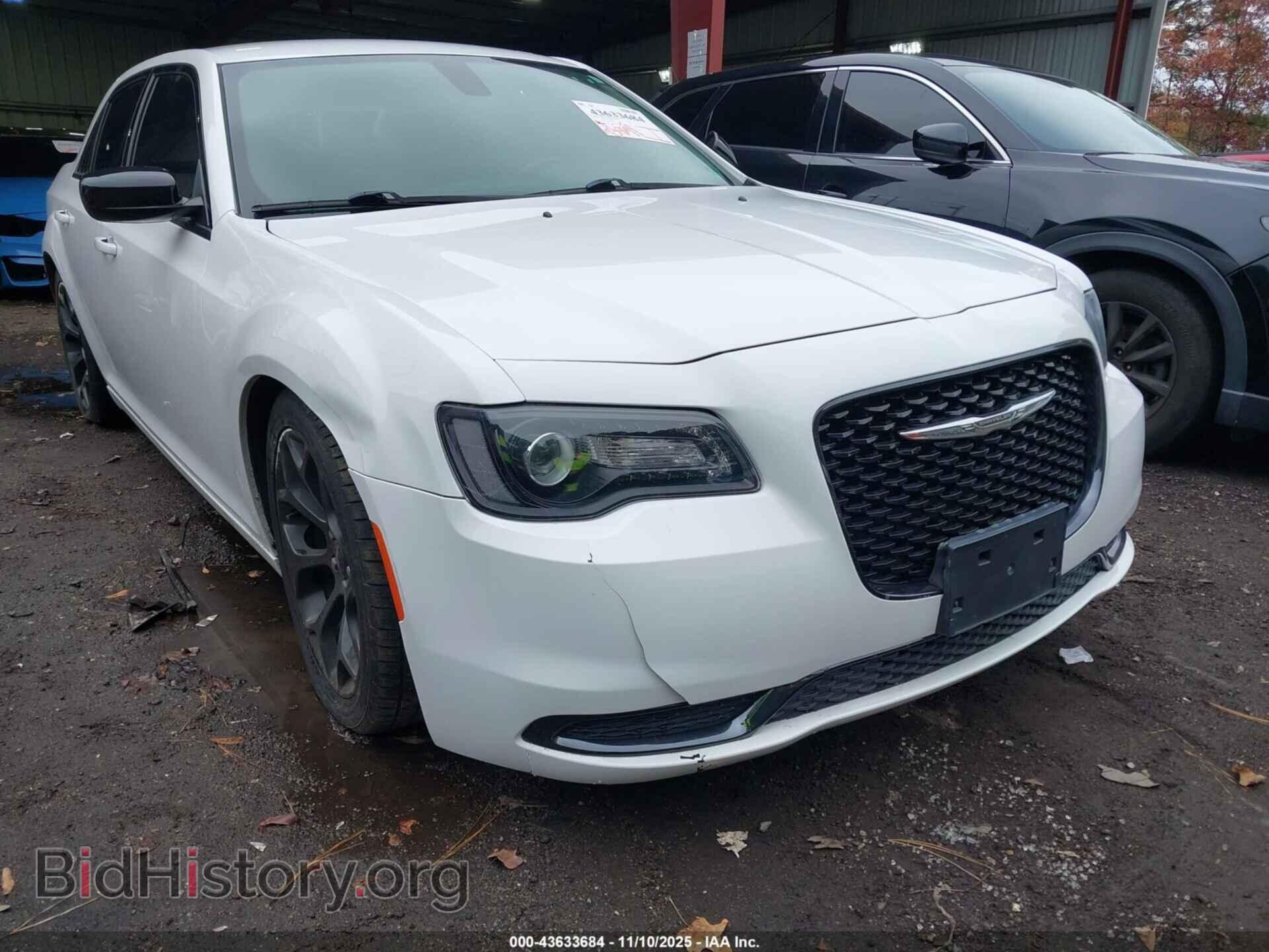 2019 CHRYSLER 300 - VIN: 2C3CCAAG2KH610300 - Фото 6