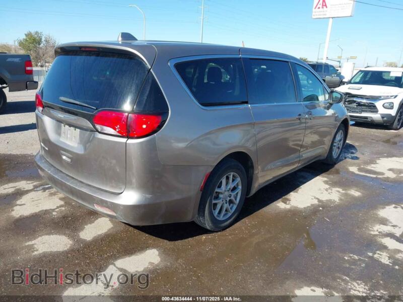 2017 Chrysler PACIFICA (VIN 2C4RC1DG7HR623290) — photo 4 of 16