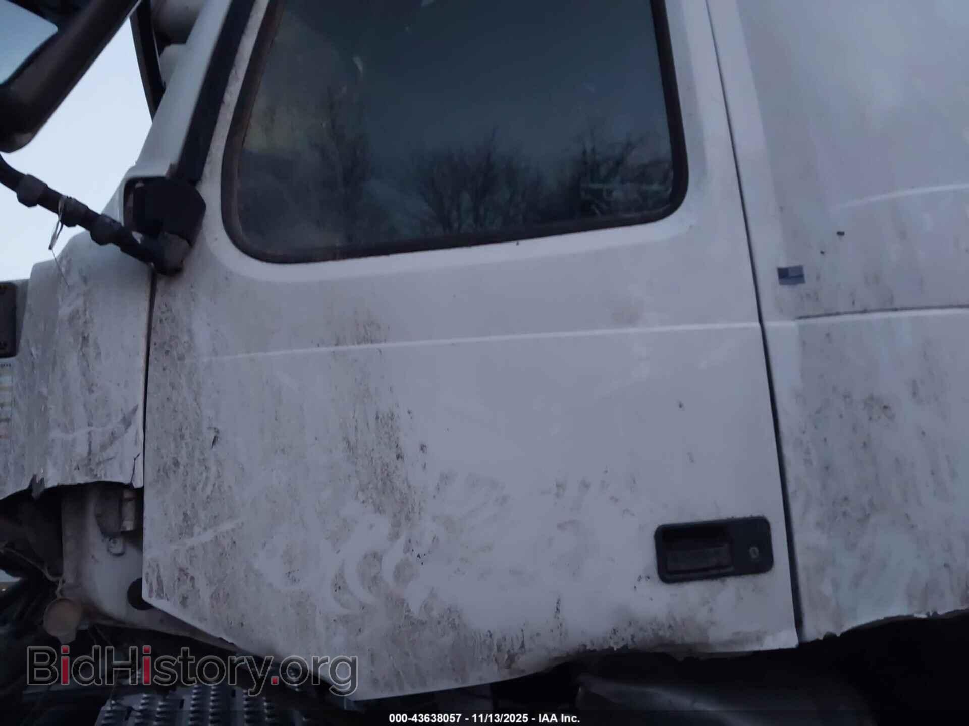 2016 VOLVO VN - VIN: 4V4NC9EH7GN946842 - Фото 8