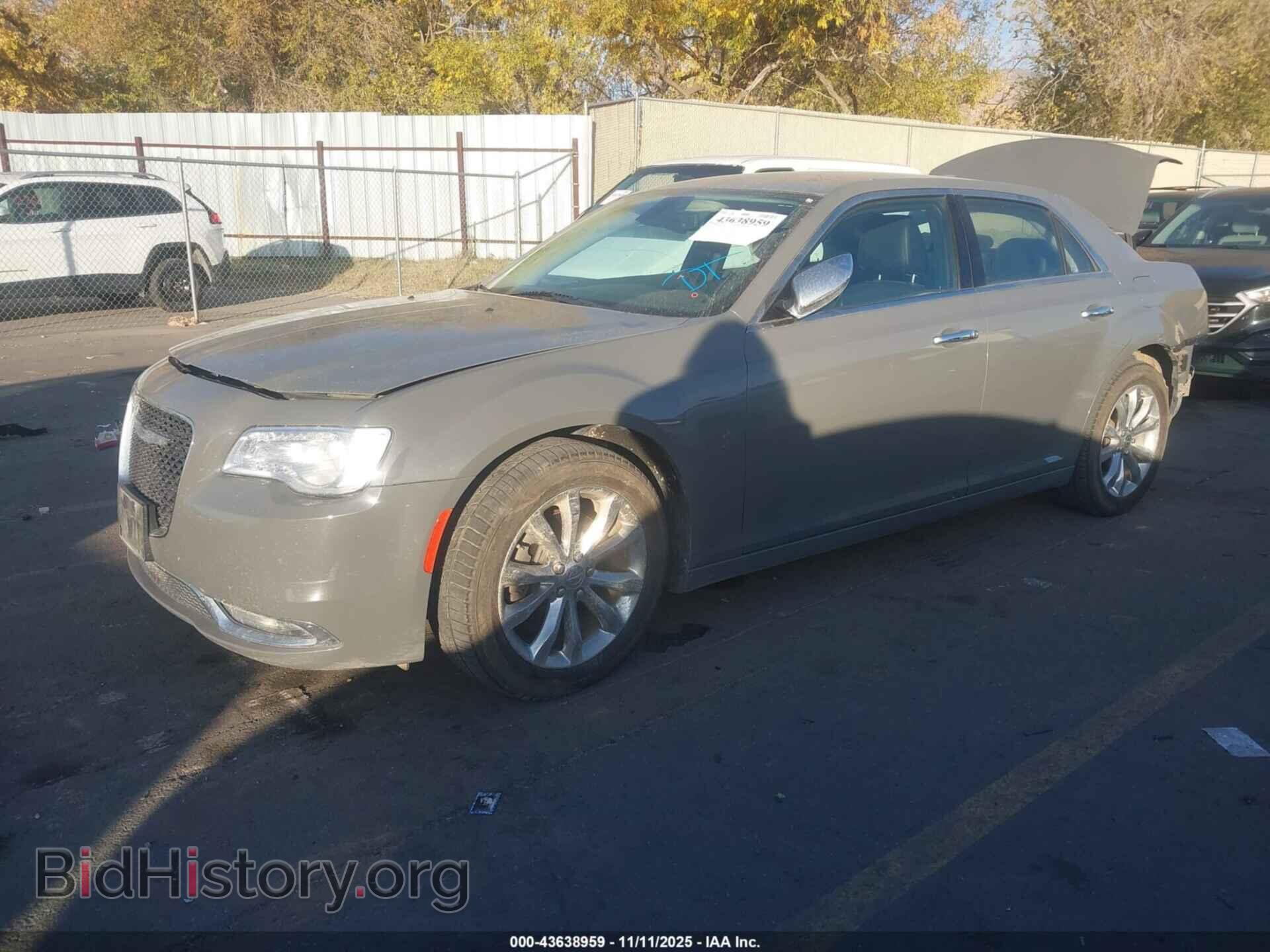 2018 CHRYSLER 300 - VIN: 2C3CCAKG3JH165238 - Фото 2