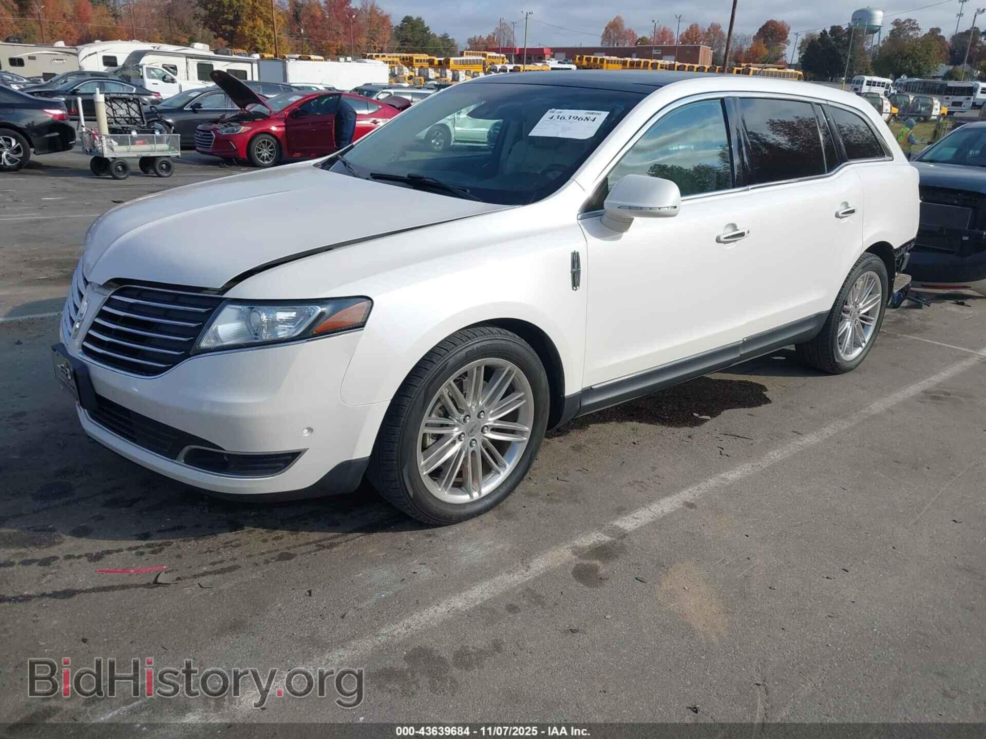2019 LINCOLN MKT - VIN: 2LMHJ5AT2KBL00694 - Фото 2