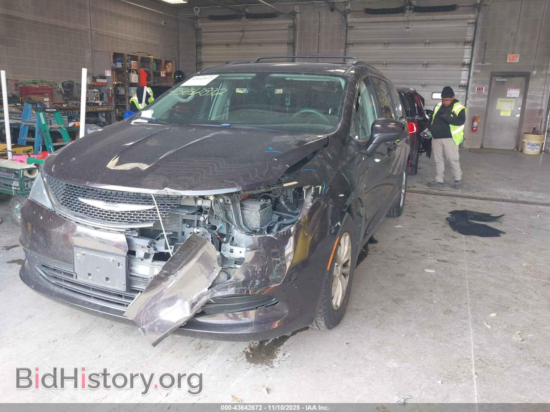 2017 CHRYSLER PACIFICA - VIN: 2C4RC1DG7HR578643 - Photo 2