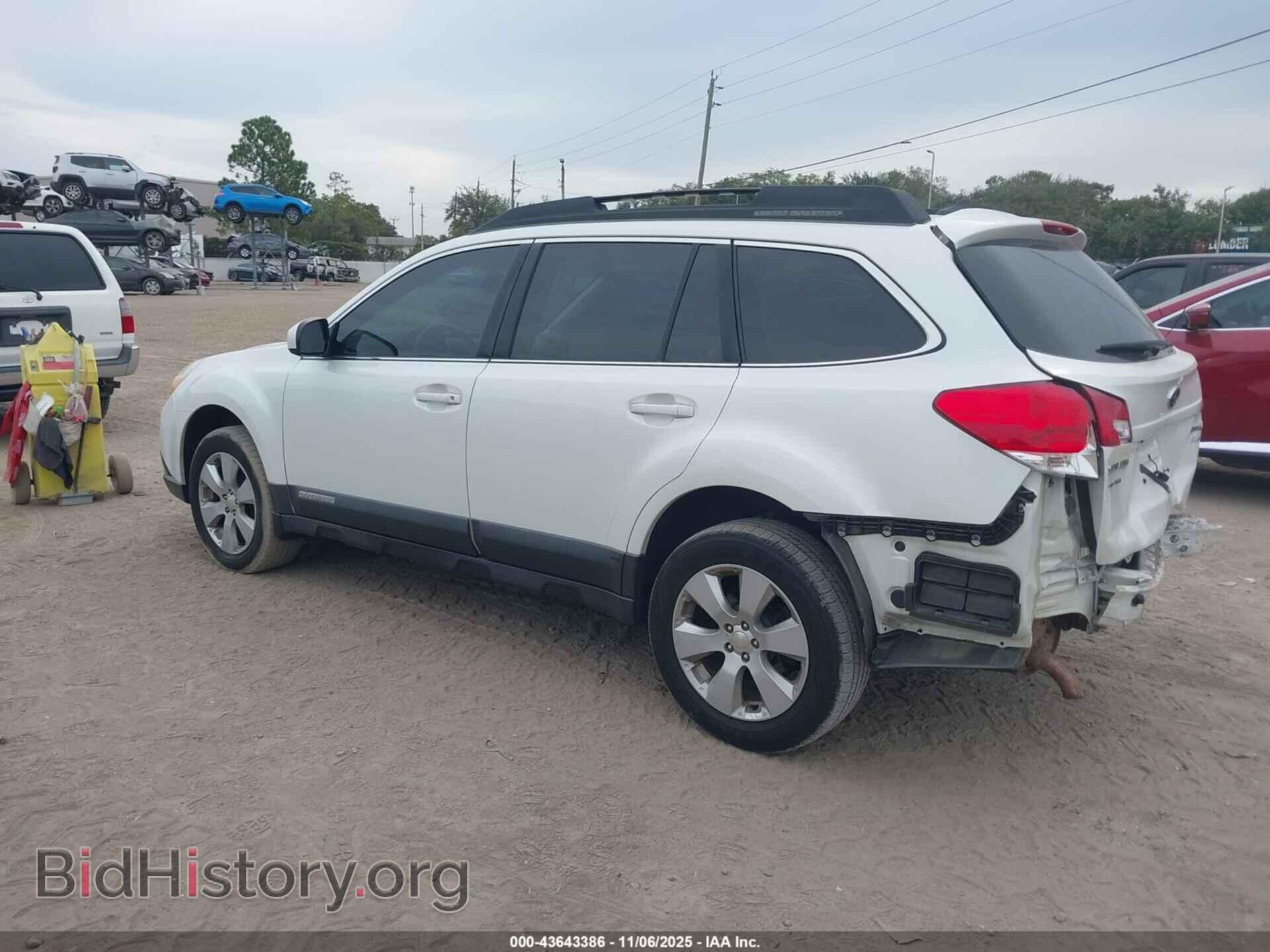 2011 SUBARU OUTBACK - VIN: 4S4BRBFC0B3335607 - Photo 3