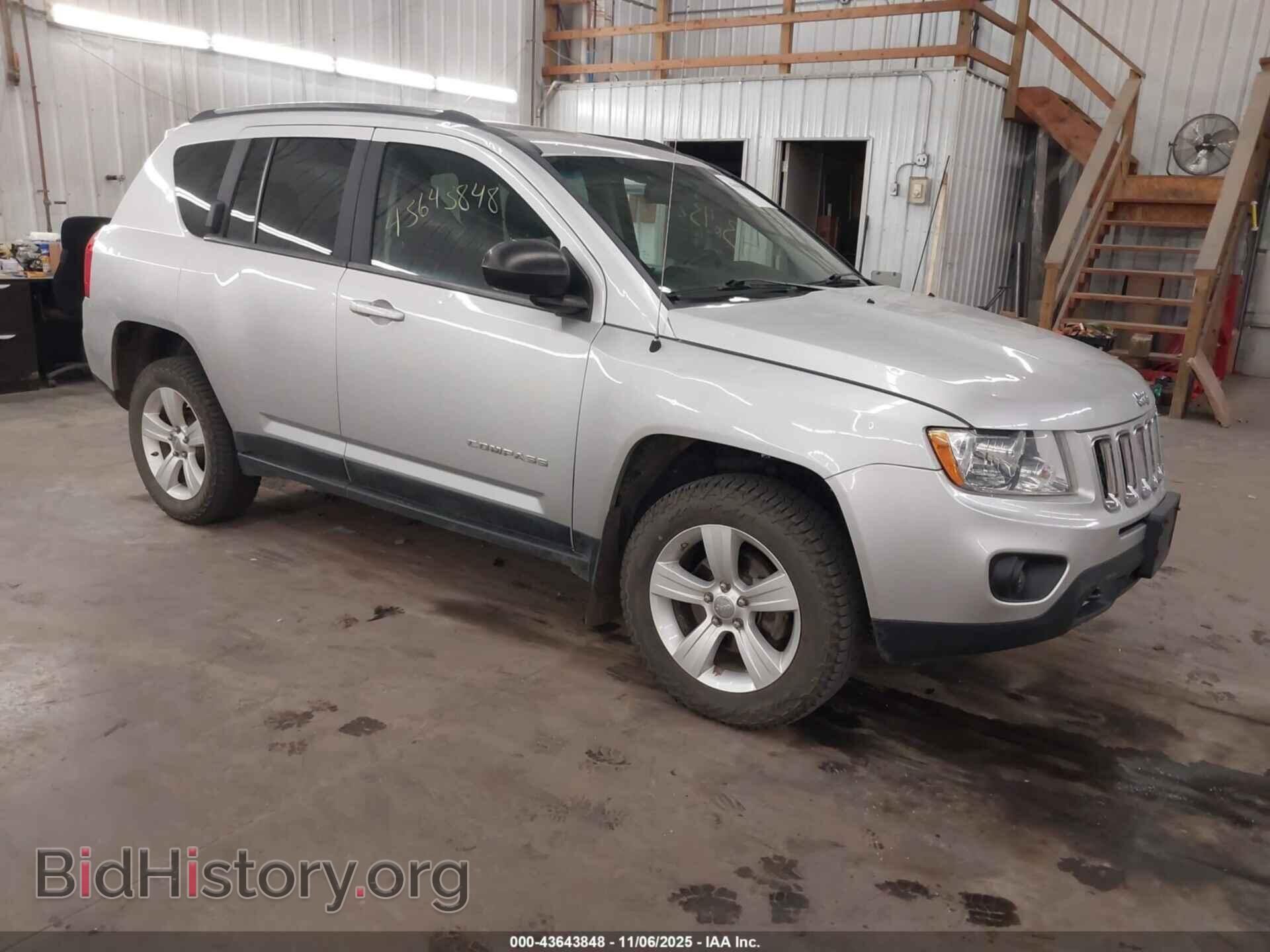 Photo 1J4NF5FB3BD159465 - JEEP COMPASS 2011